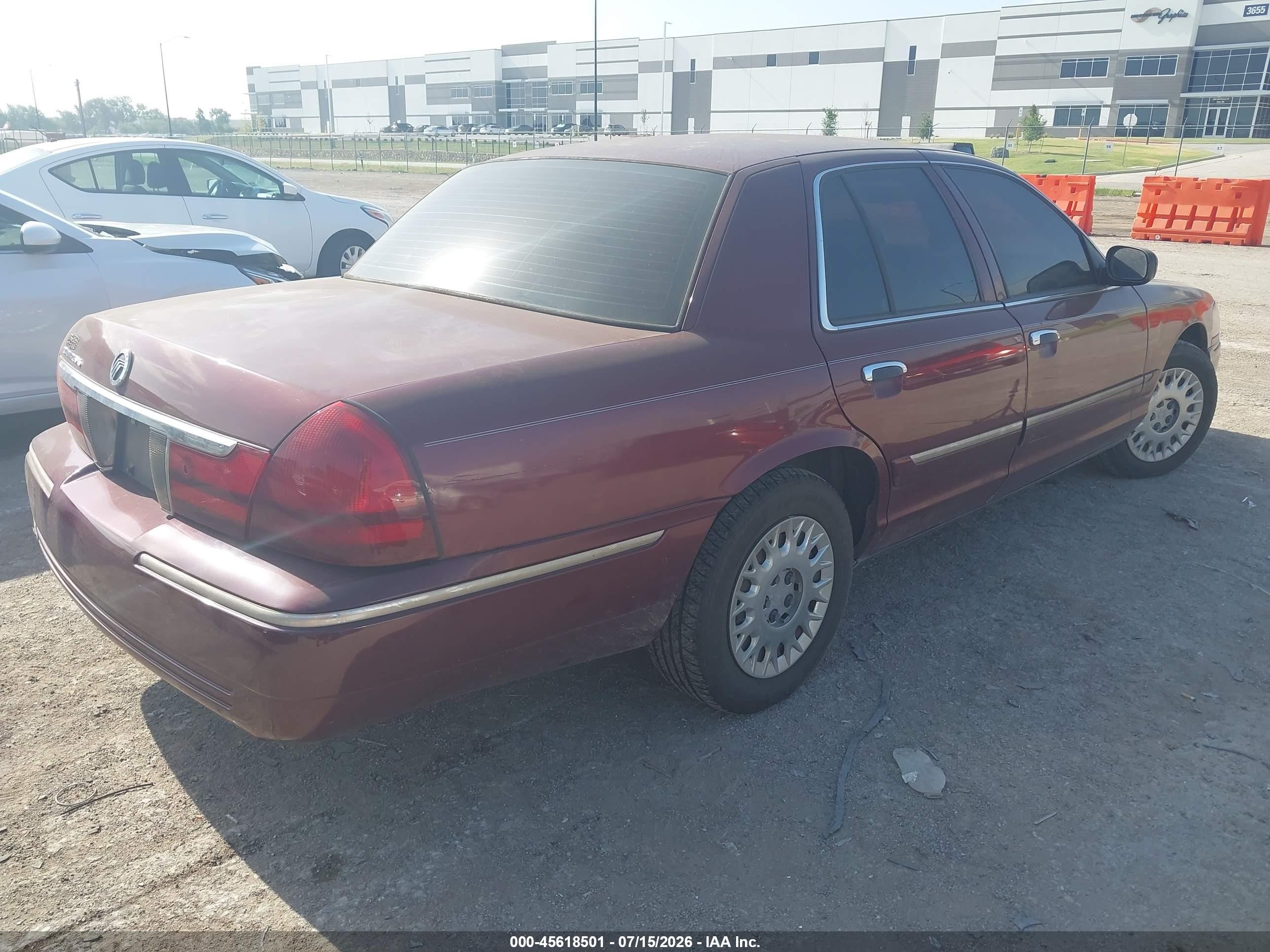 2004 Mercury Grand Marquis Gs Red vin: 2MEFM74WX4X612833
