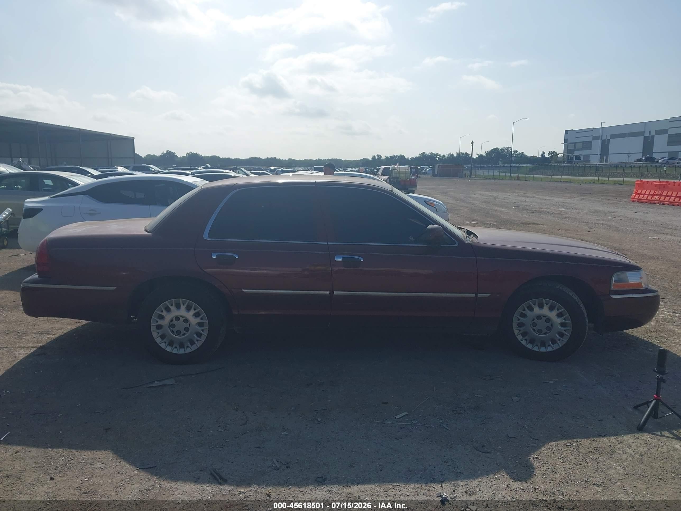 2004 Mercury Grand Marquis Gs Red vin: 2MEFM74WX4X612833