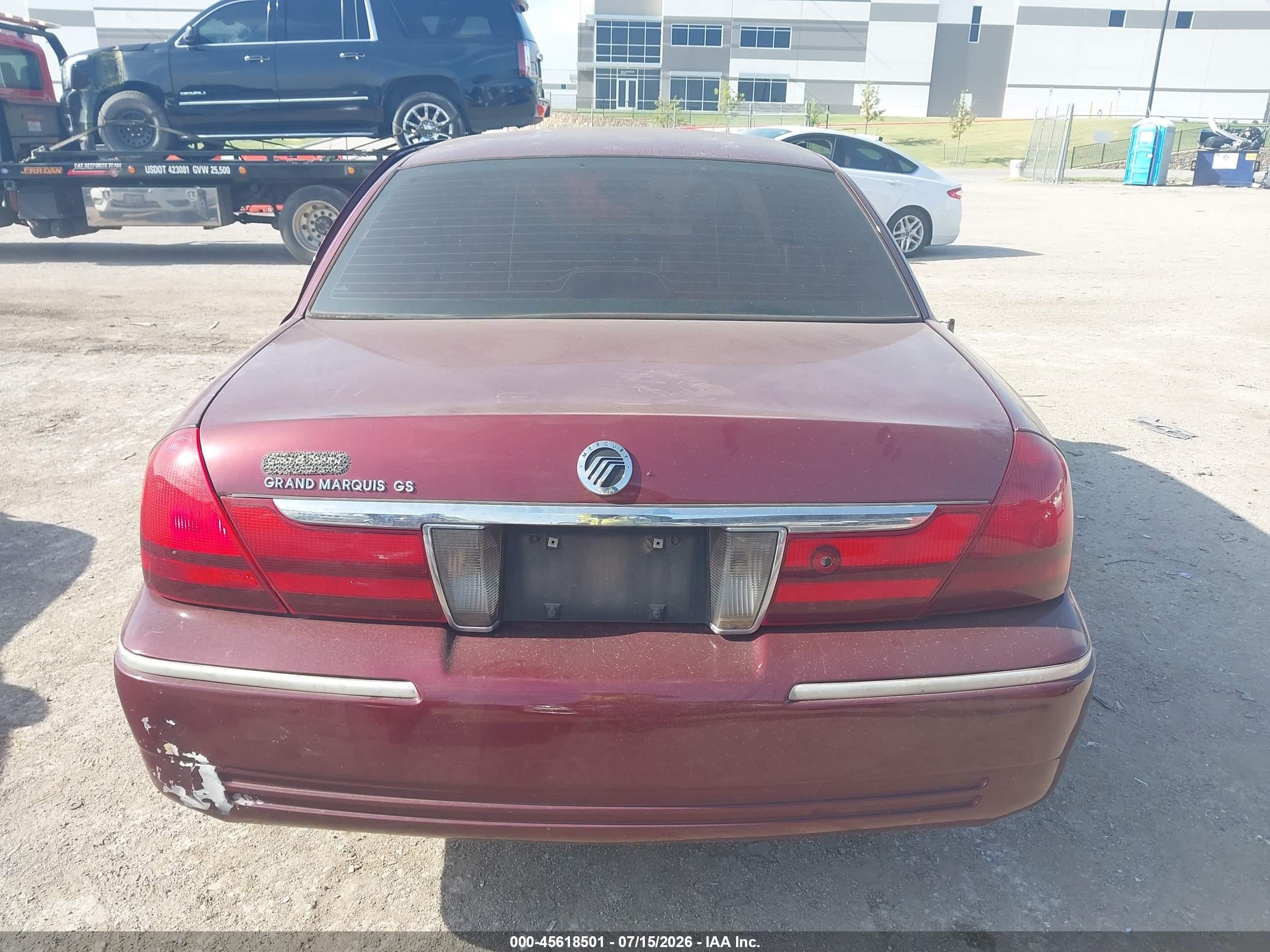 2004 Mercury Grand Marquis Gs Red vin: 2MEFM74WX4X612833