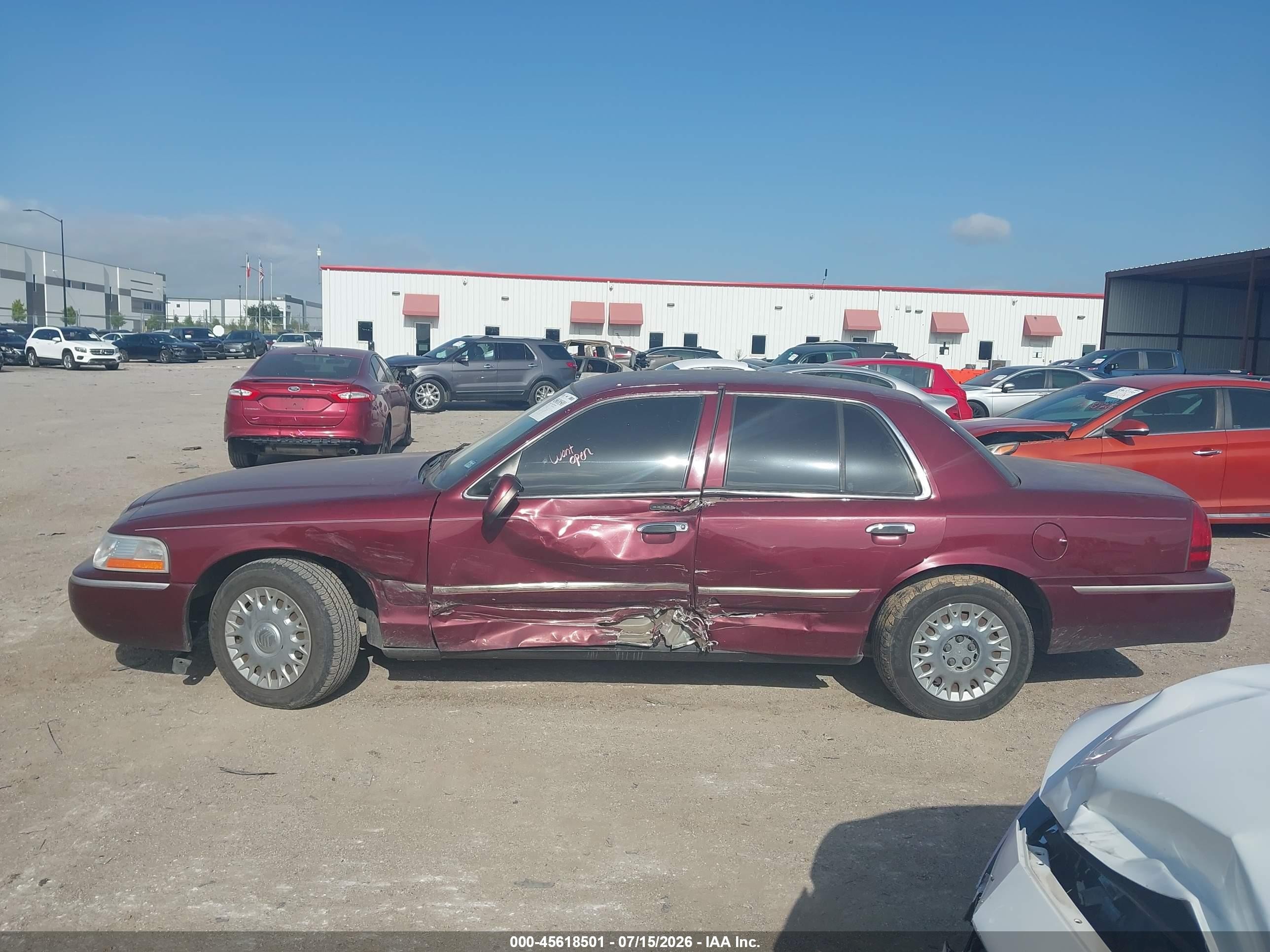 2004 Mercury Grand Marquis Gs Red vin: 2MEFM74WX4X612833