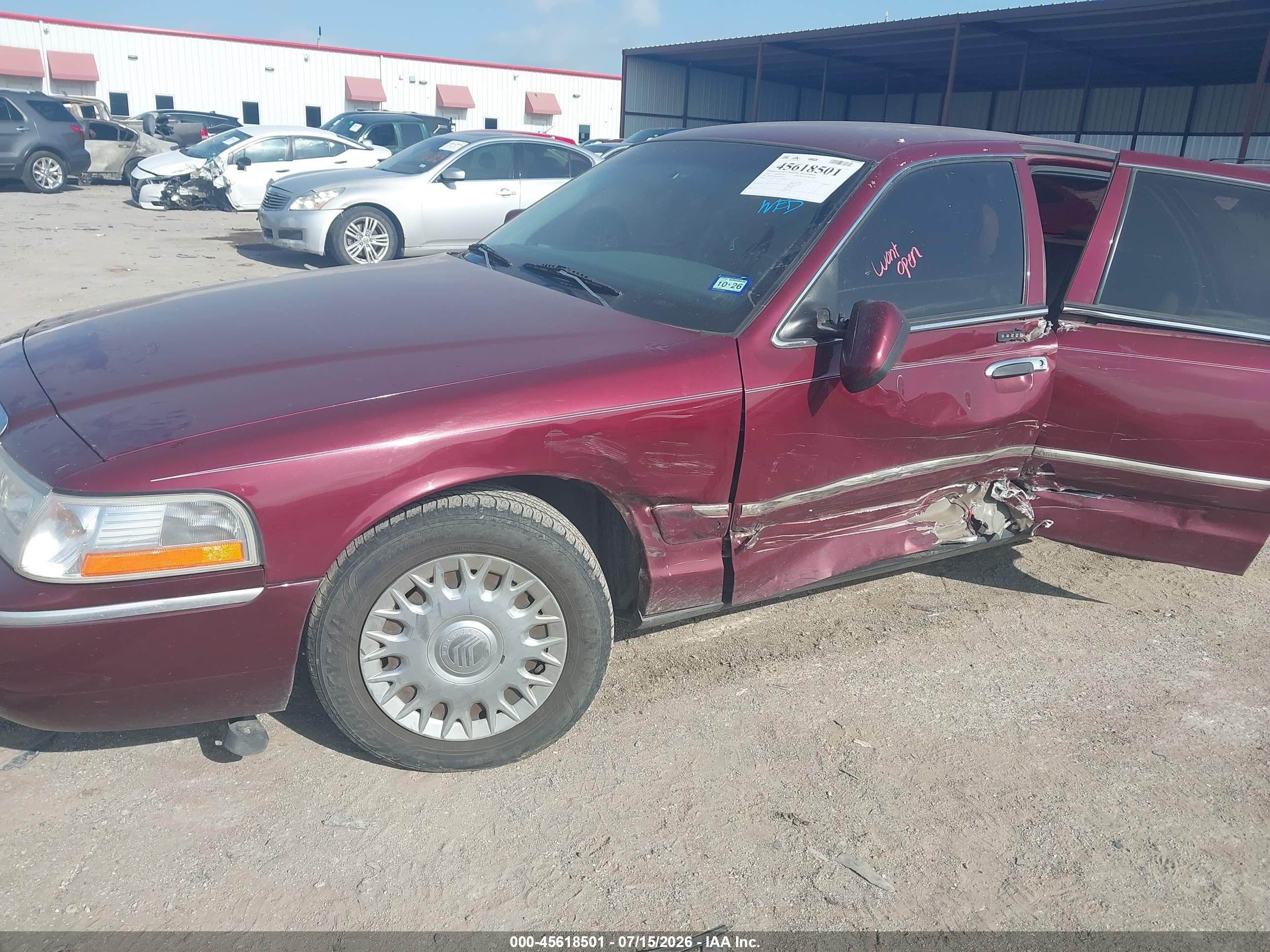 2004 Mercury Grand Marquis Gs Red vin: 2MEFM74WX4X612833