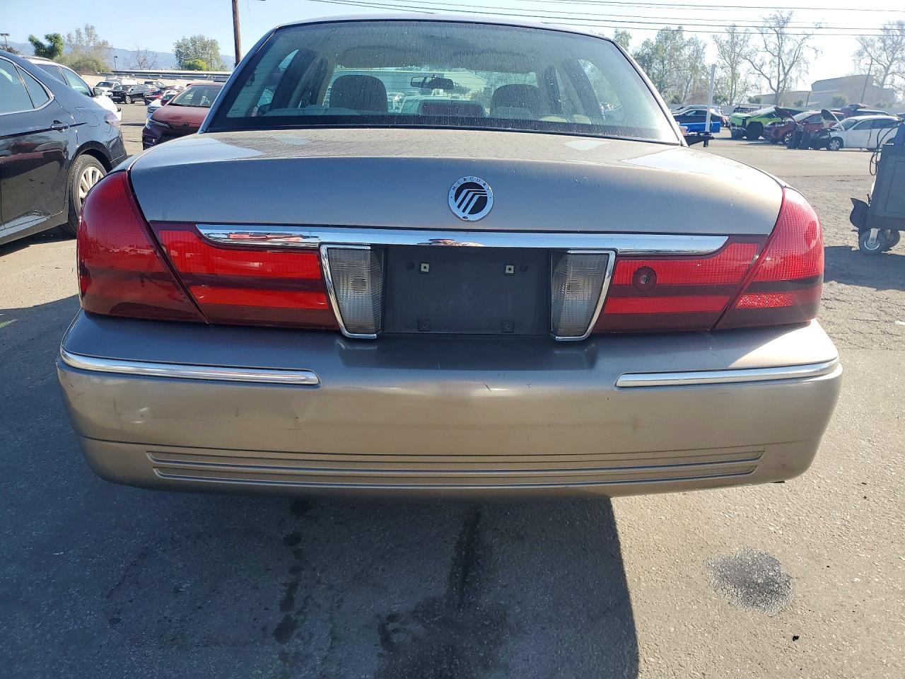 2004 Mercury Grand Marquis Gs Золотой vin: 2MEFM74WX4X662549