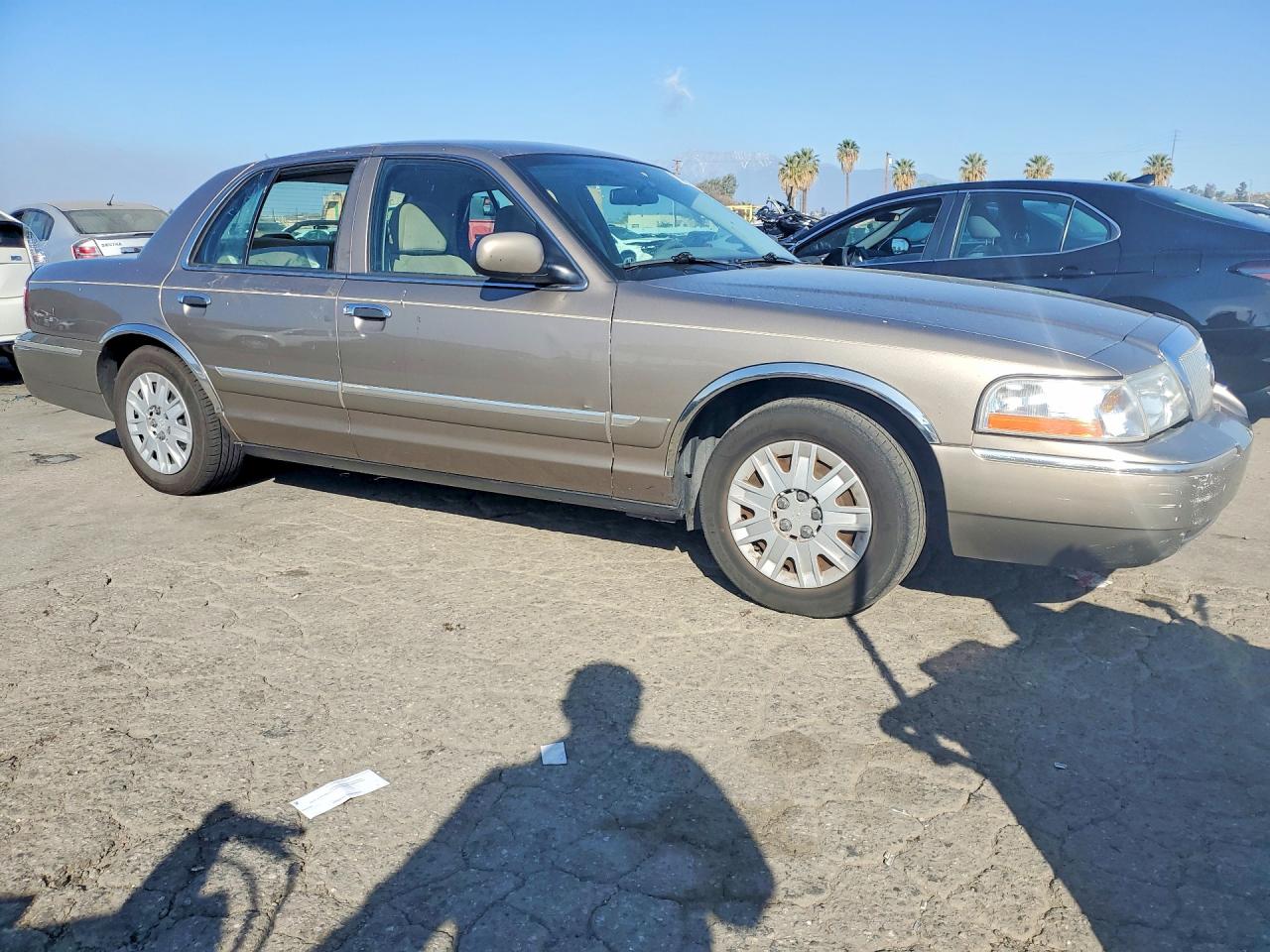 2004 Mercury Grand Marquis Gs Золотой vin: 2MEFM74WX4X662549