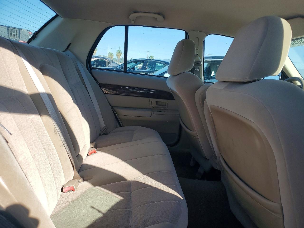 2004 Mercury Grand Marquis Gs Золотой vin: 2MEFM74WX4X662549