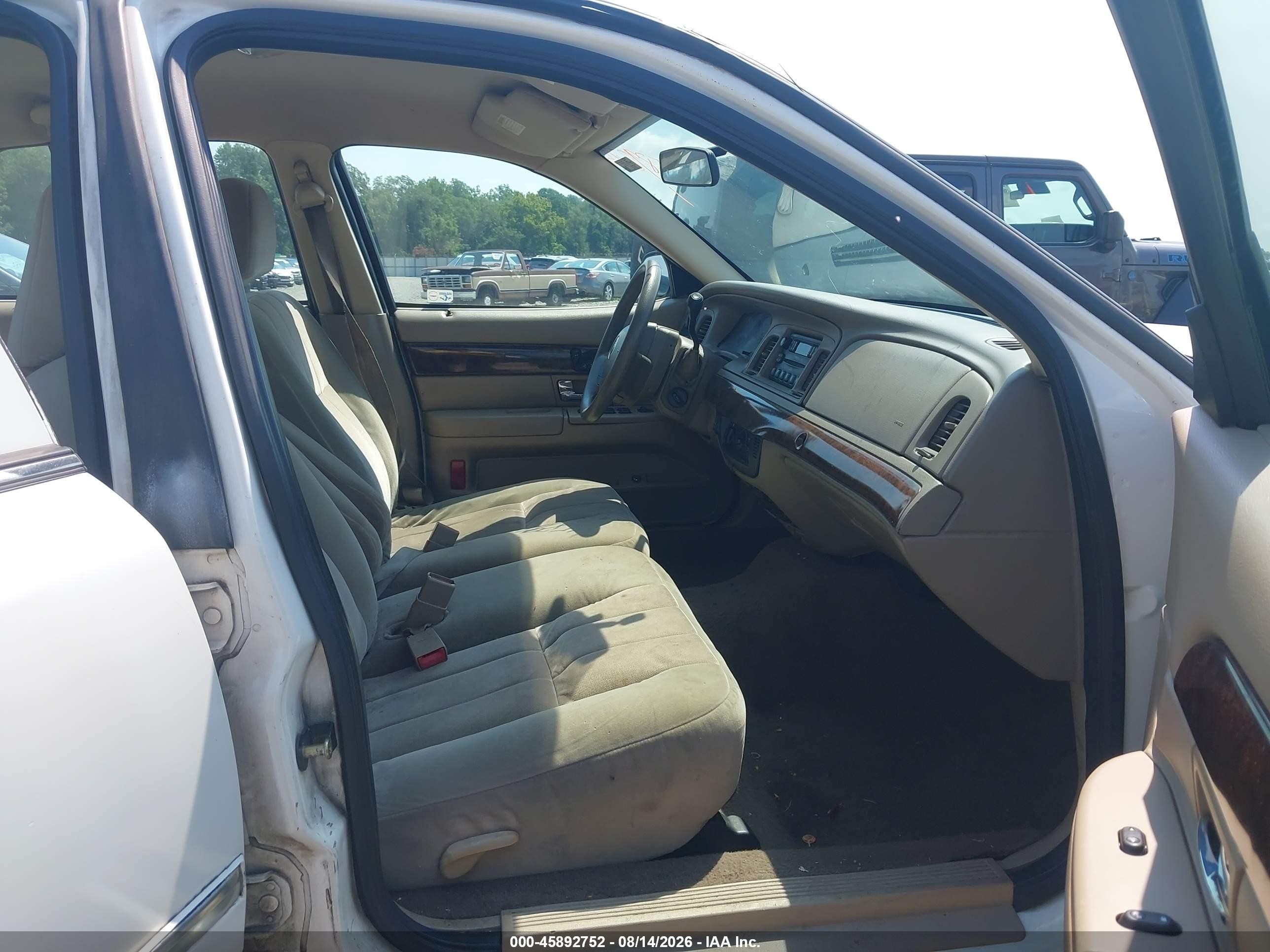 2005 Mercury Grand Marquis Gs Белый vin: 2MEFM74WX5X619086