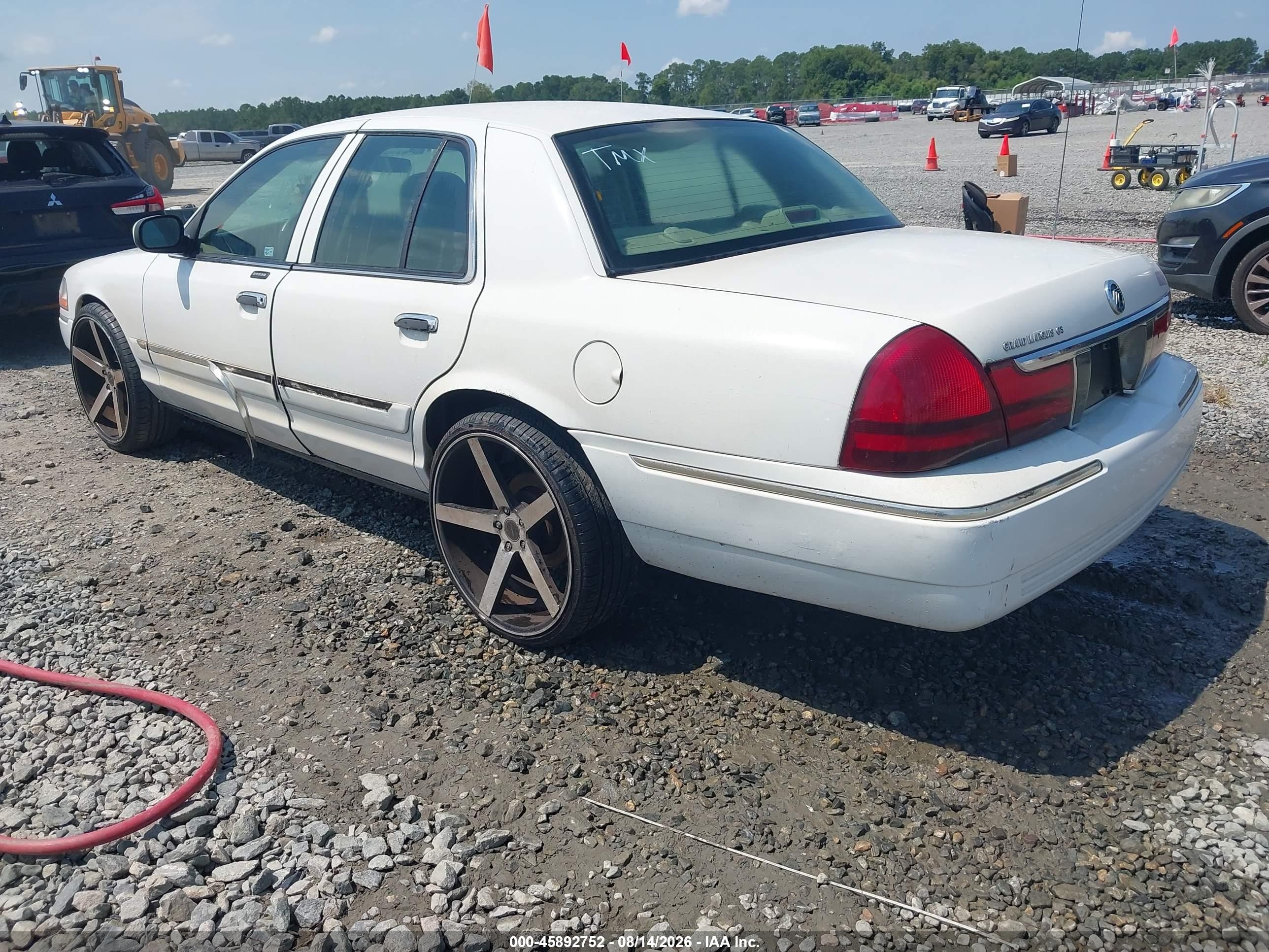 2005 Mercury Grand Marquis Gs Белый vin: 2MEFM74WX5X619086