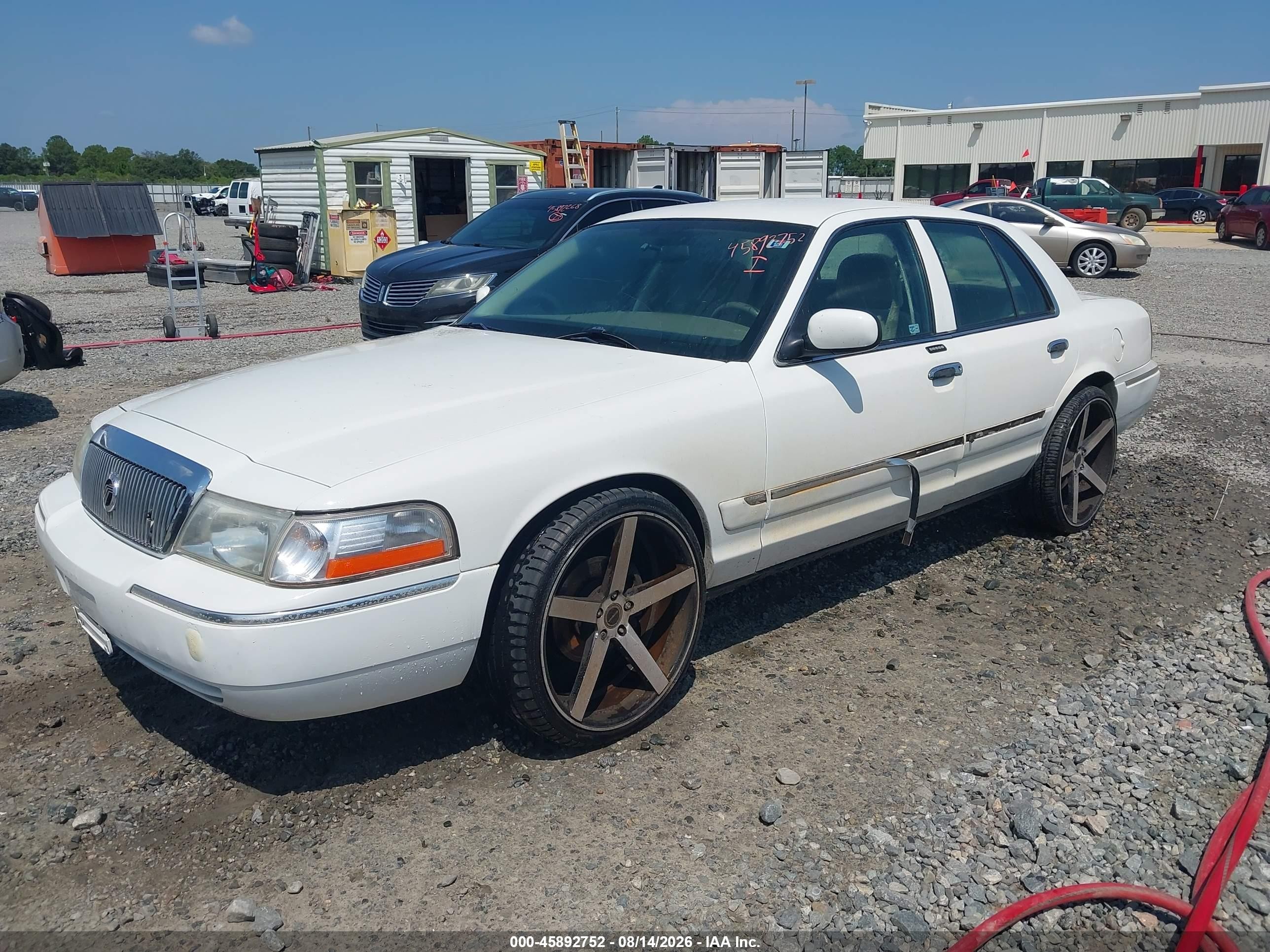 2005 Mercury Grand Marquis Gs Белый vin: 2MEFM74WX5X619086