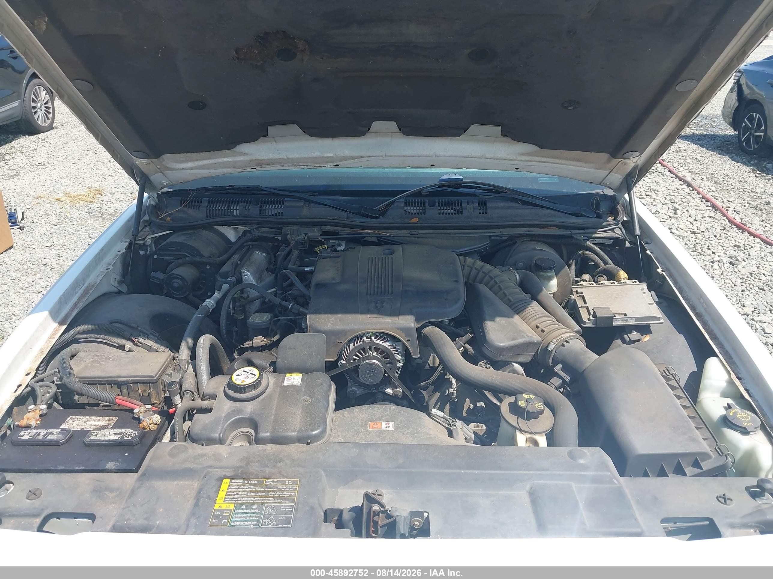 2005 Mercury Grand Marquis Gs Белый vin: 2MEFM74WX5X619086