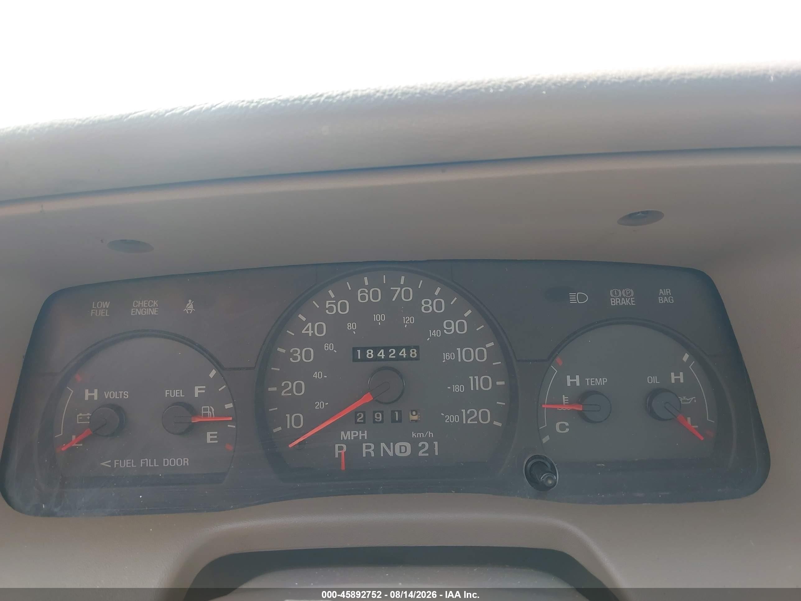 2005 Mercury Grand Marquis Gs Белый vin: 2MEFM74WX5X619086