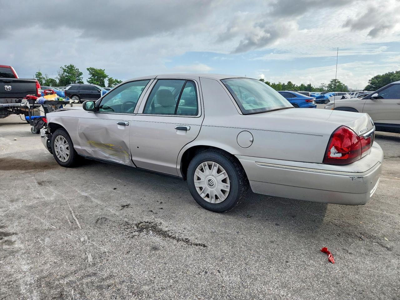 2005 Mercury Grand Marquis Gs Silver vin: 2MEFM74WX5X620982