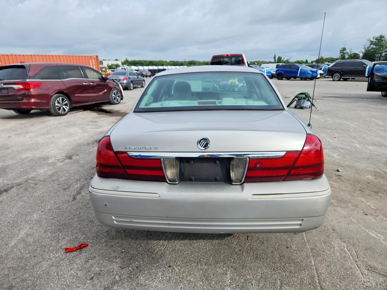 2005 Mercury Grand Marquis Gs Silver vin: 2MEFM74WX5X620982