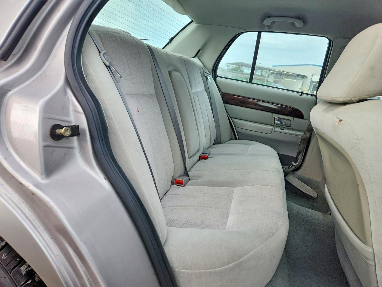 2005 Mercury Grand Marquis Gs Silver vin: 2MEFM74WX5X620982
