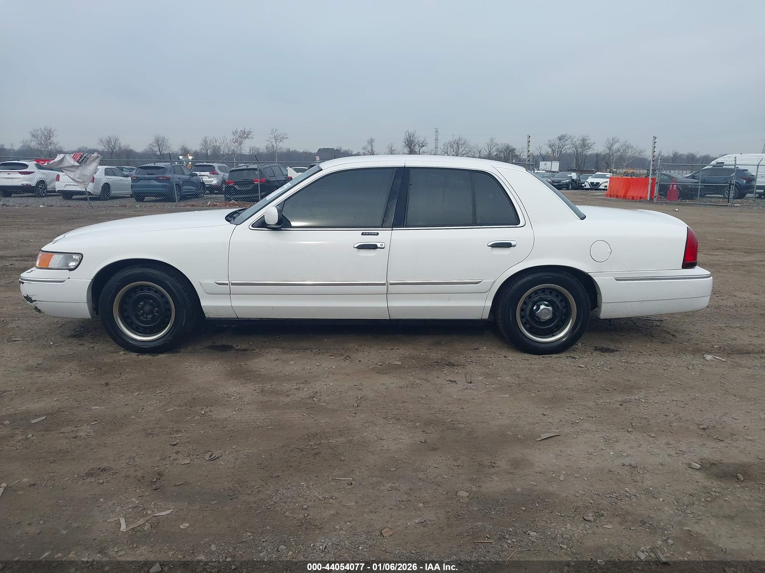 1998 Mercury Grand Marquis   Коричневый vin: 2MEFM74WXWX653496
