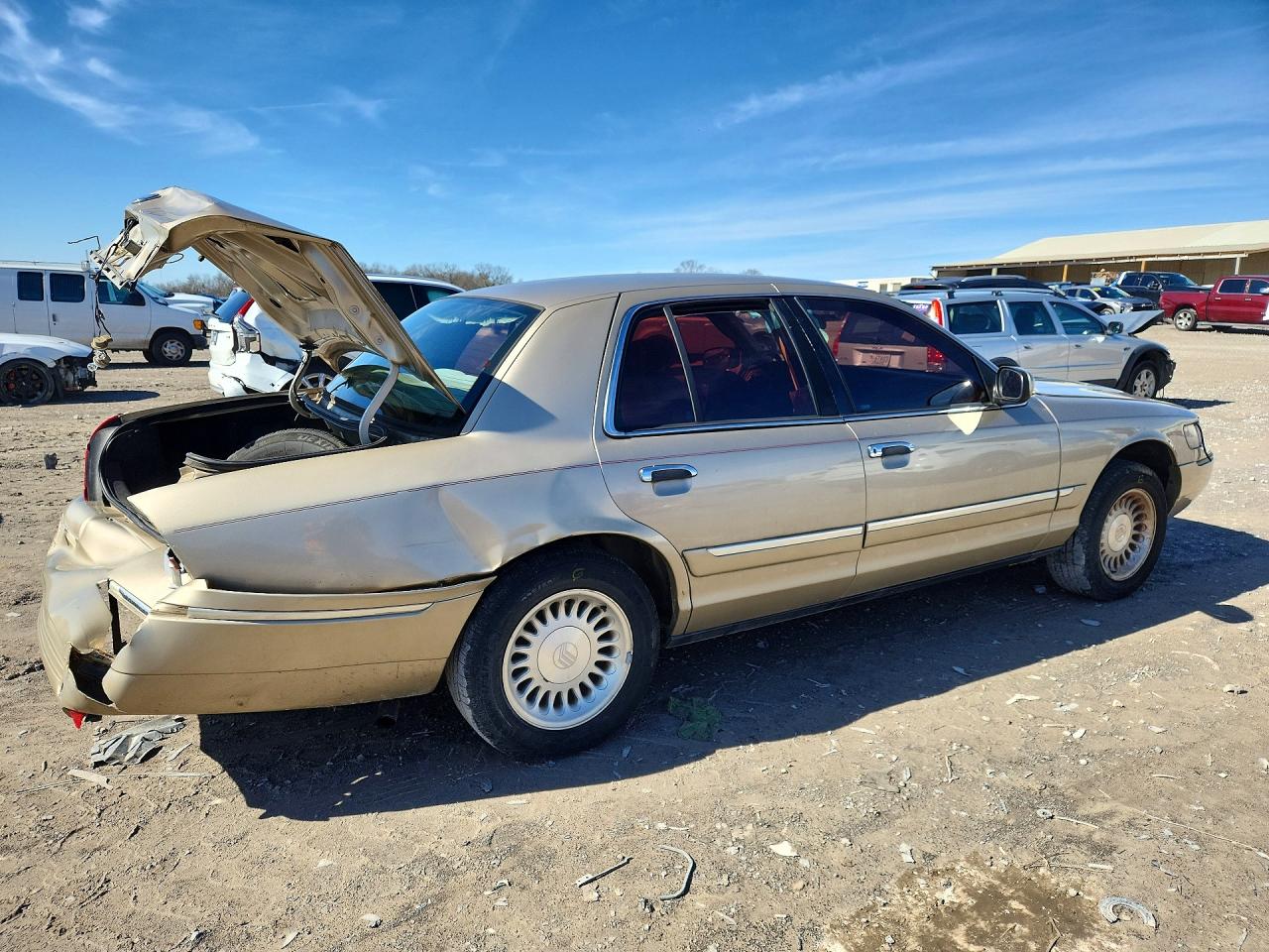 1999 Mercury Grand Marquis Gs Gold vin: 2MEFM74WXXX641284