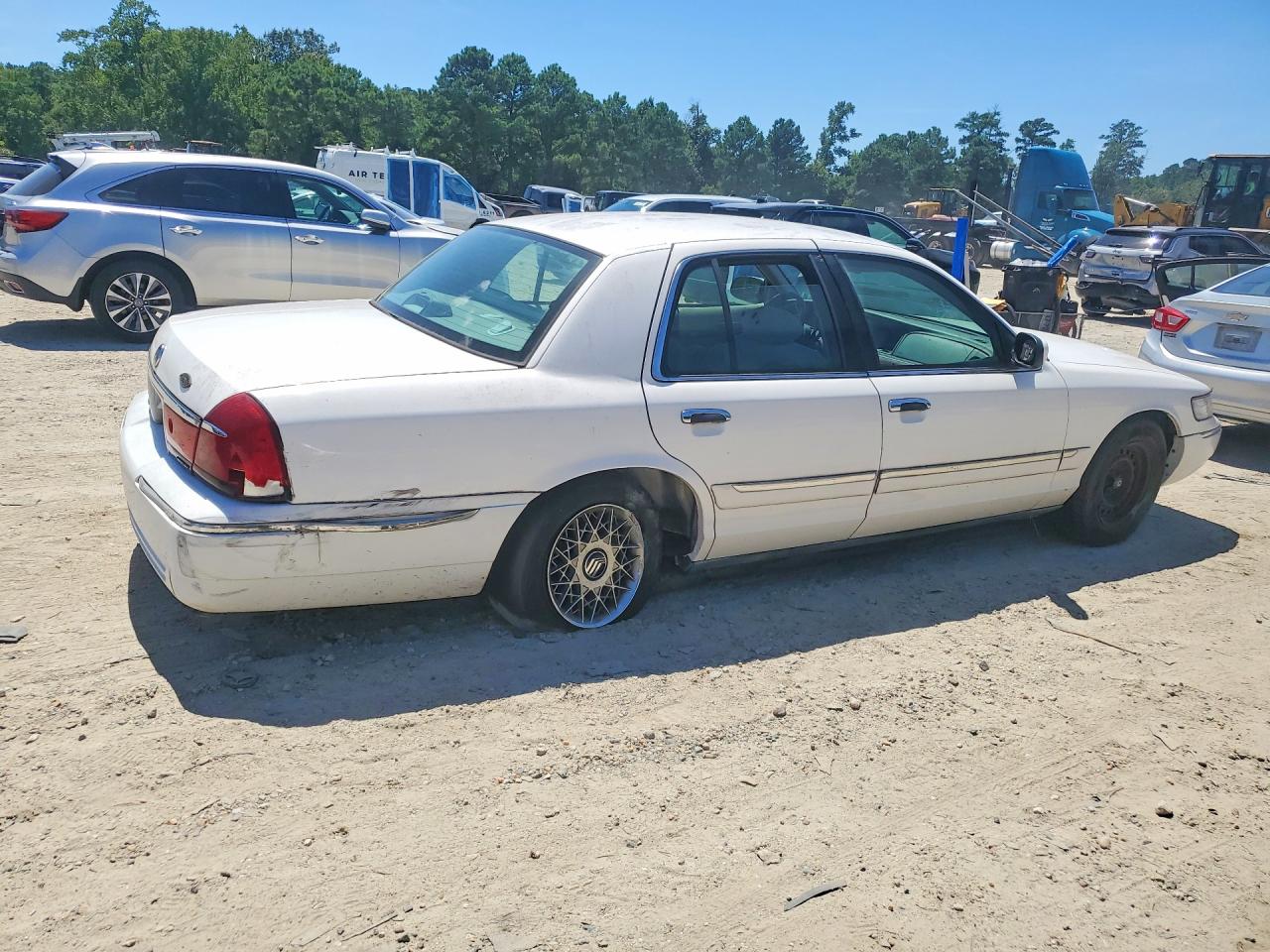 2000 Mercury Grand Marquis Gs White vin: 2MEFM74WXYX642596