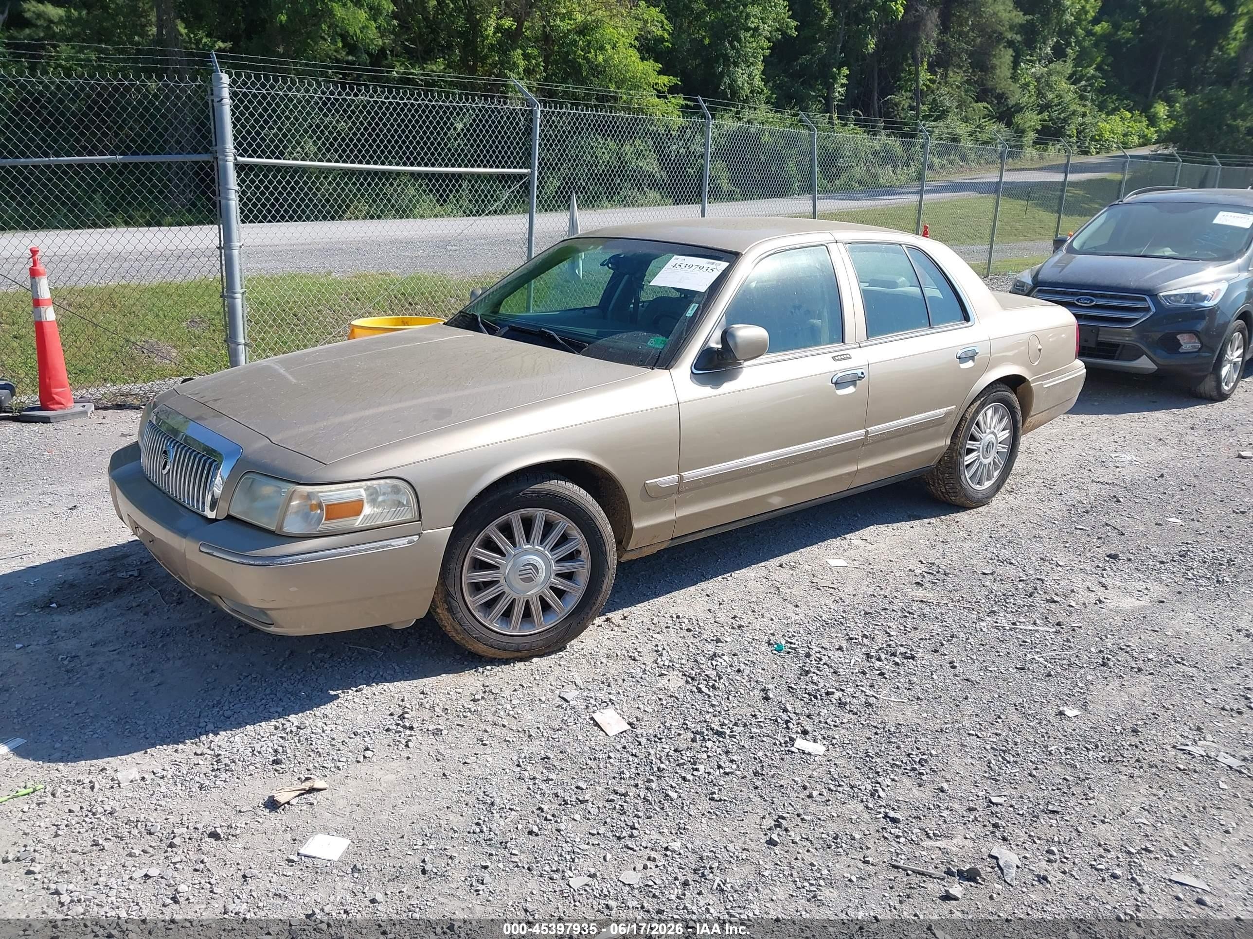 2008 Mercury Grand Marquis Ls Gold vin: 2MEFM75V08X652592