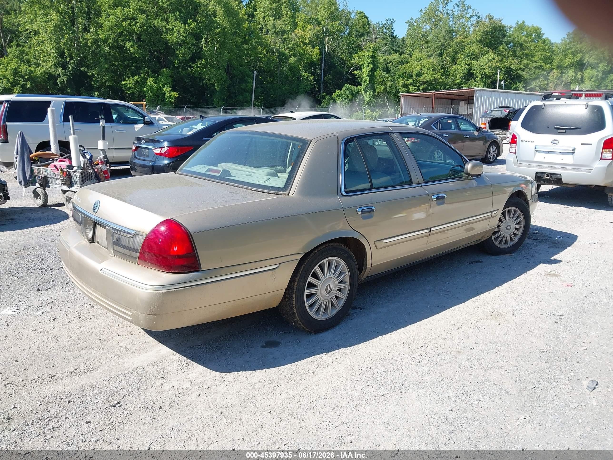 2008 Mercury Grand Marquis Ls Gold vin: 2MEFM75V08X652592