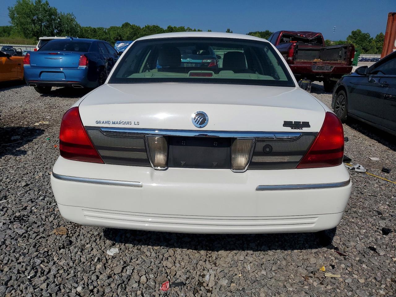 2006 Mercury Grand Marquis Ls White vin: 2MEFM75V16X641663