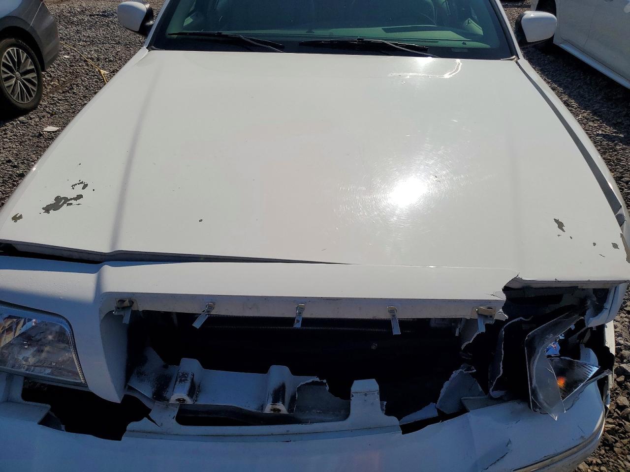 2006 Mercury Grand Marquis Ls White vin: 2MEFM75V16X641663