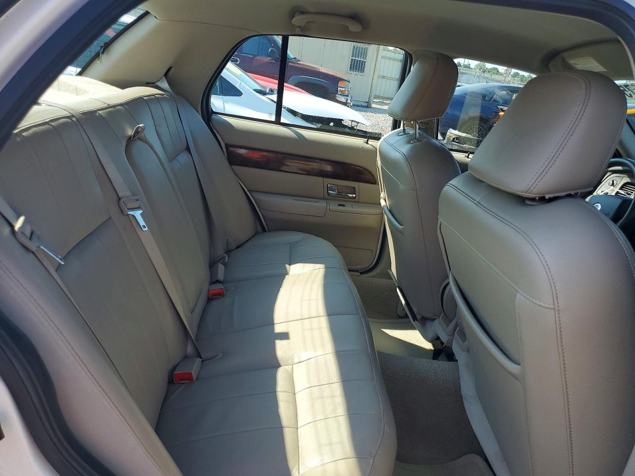 2006 Mercury Grand Marquis Ls White vin: 2MEFM75V16X641663