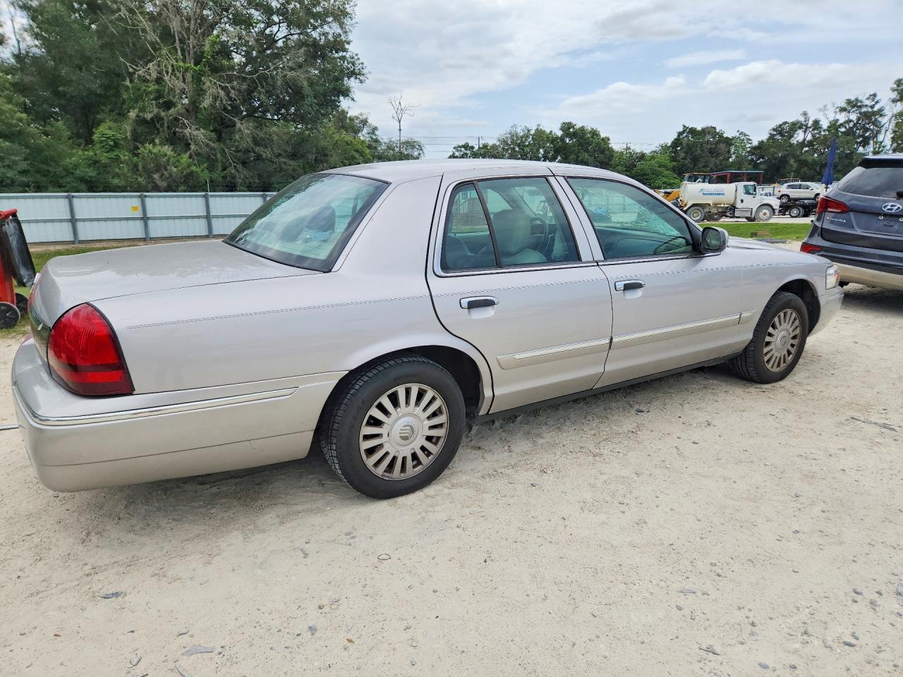 2007 Mercury Grand Marquis Ls Silver vin: 2MEFM75V17X622998