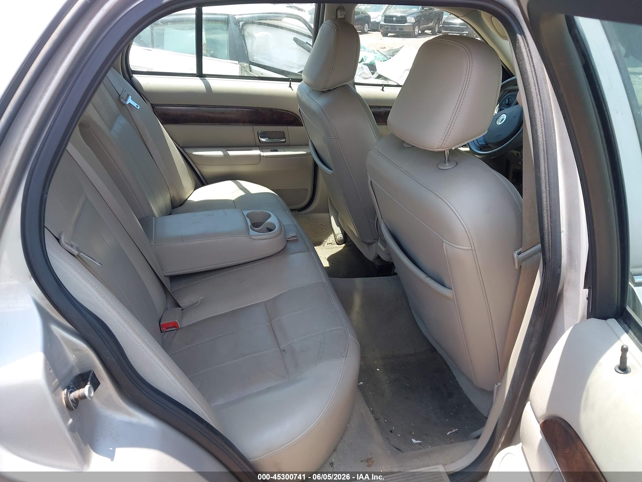 2008 Mercury Grand Marquis Ls Silver vin: 2MEFM75V18X645814