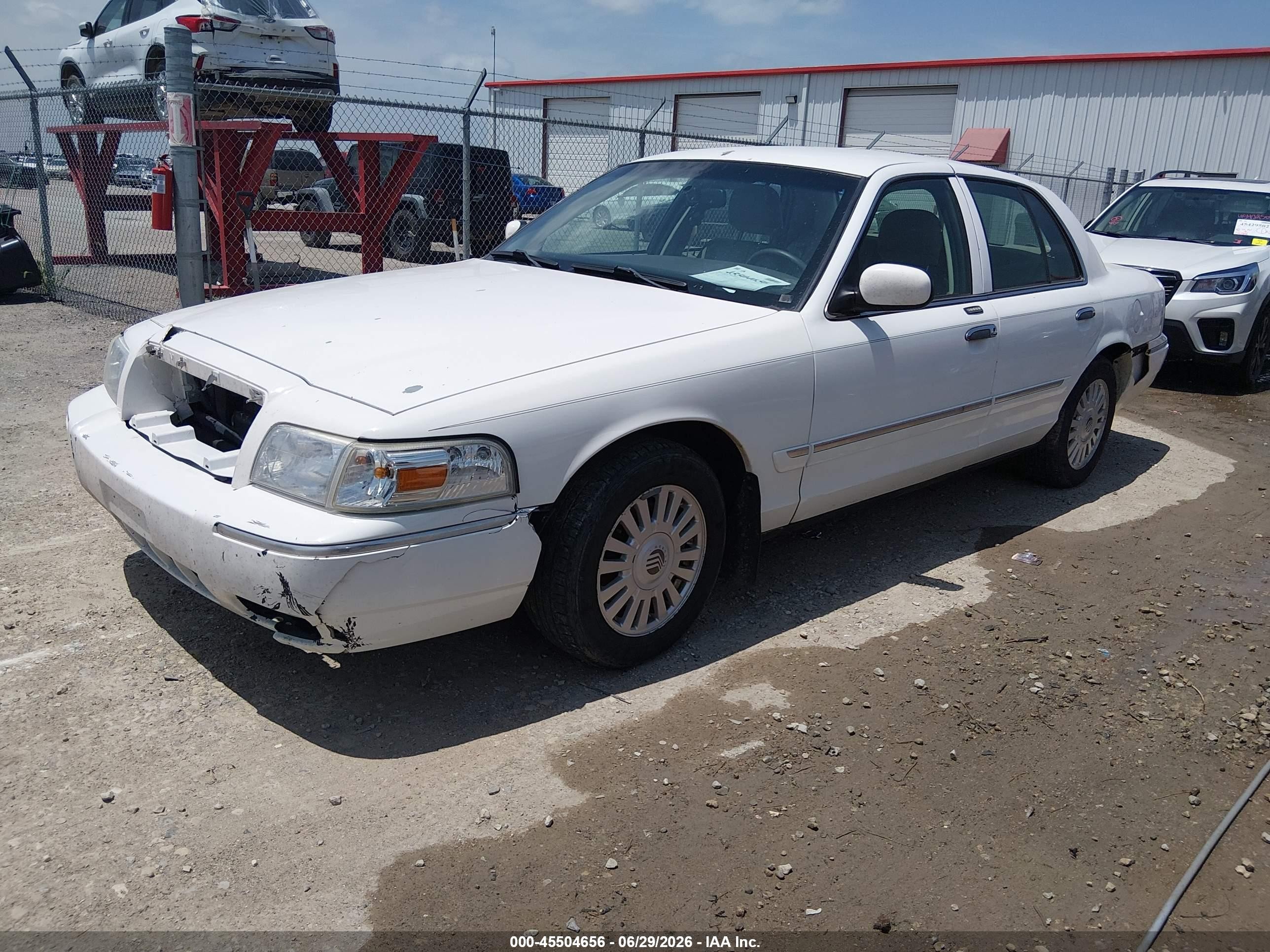 2008 Mercury Grand Marquis Ls White vin: 2MEFM75V28X623353