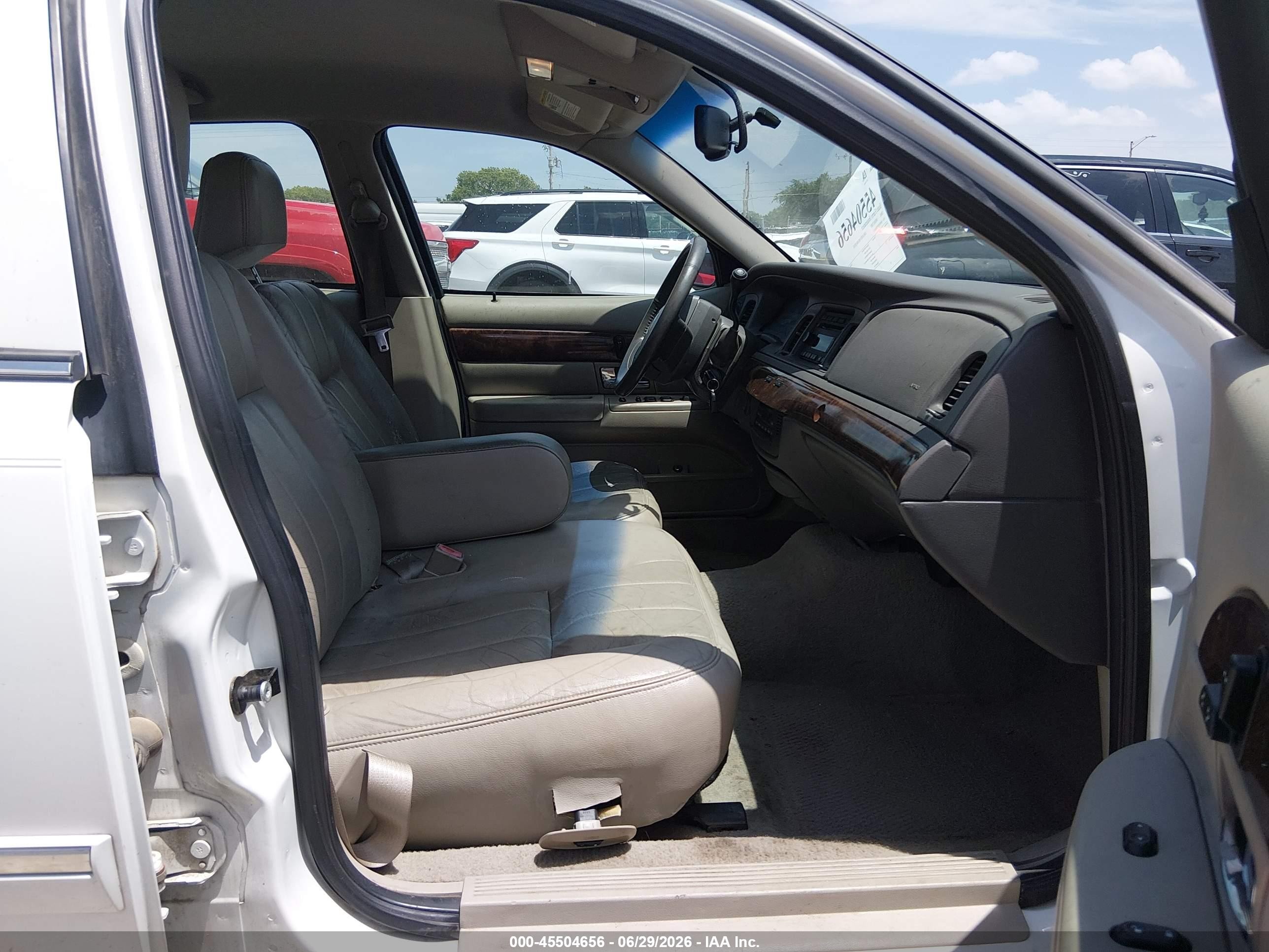2008 Mercury Grand Marquis Ls White vin: 2MEFM75V28X623353