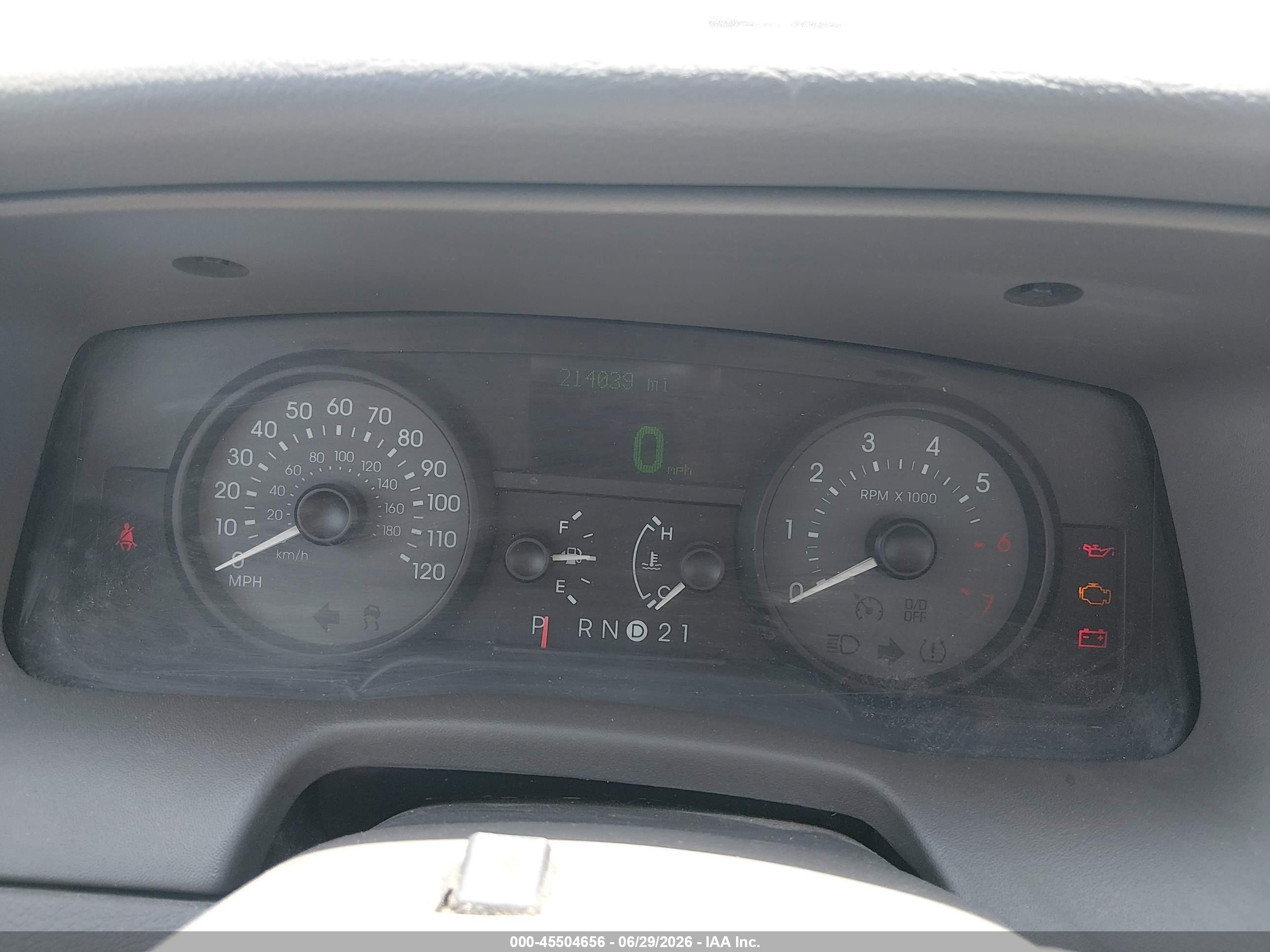 2008 Mercury Grand Marquis Ls White vin: 2MEFM75V28X623353