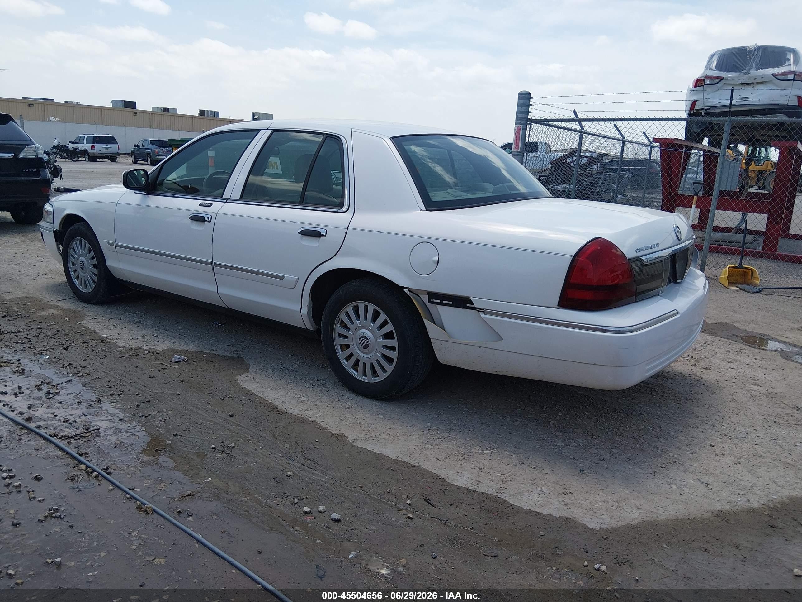 2008 Mercury Grand Marquis Ls White vin: 2MEFM75V28X623353