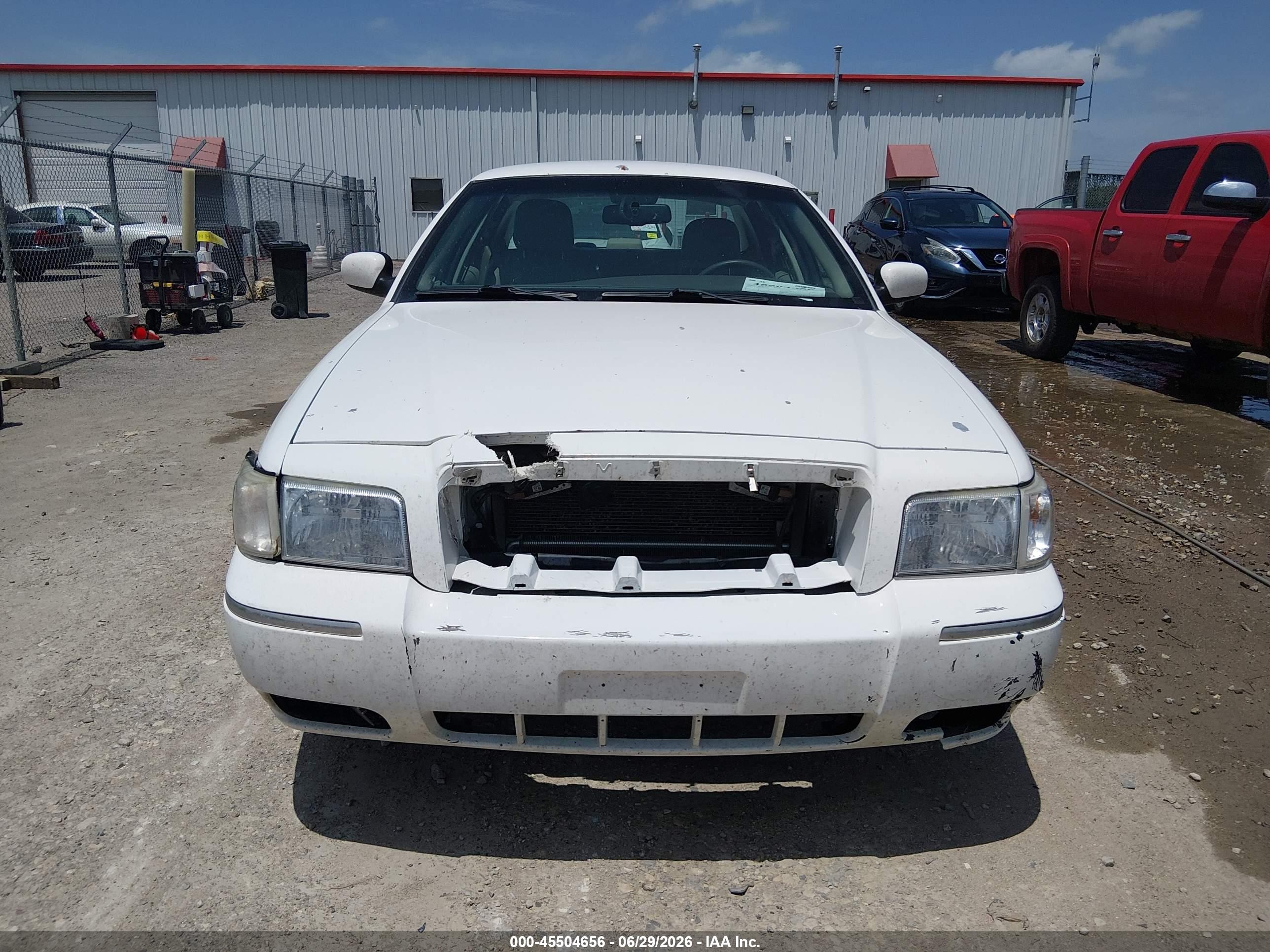 2008 Mercury Grand Marquis Ls White vin: 2MEFM75V28X623353