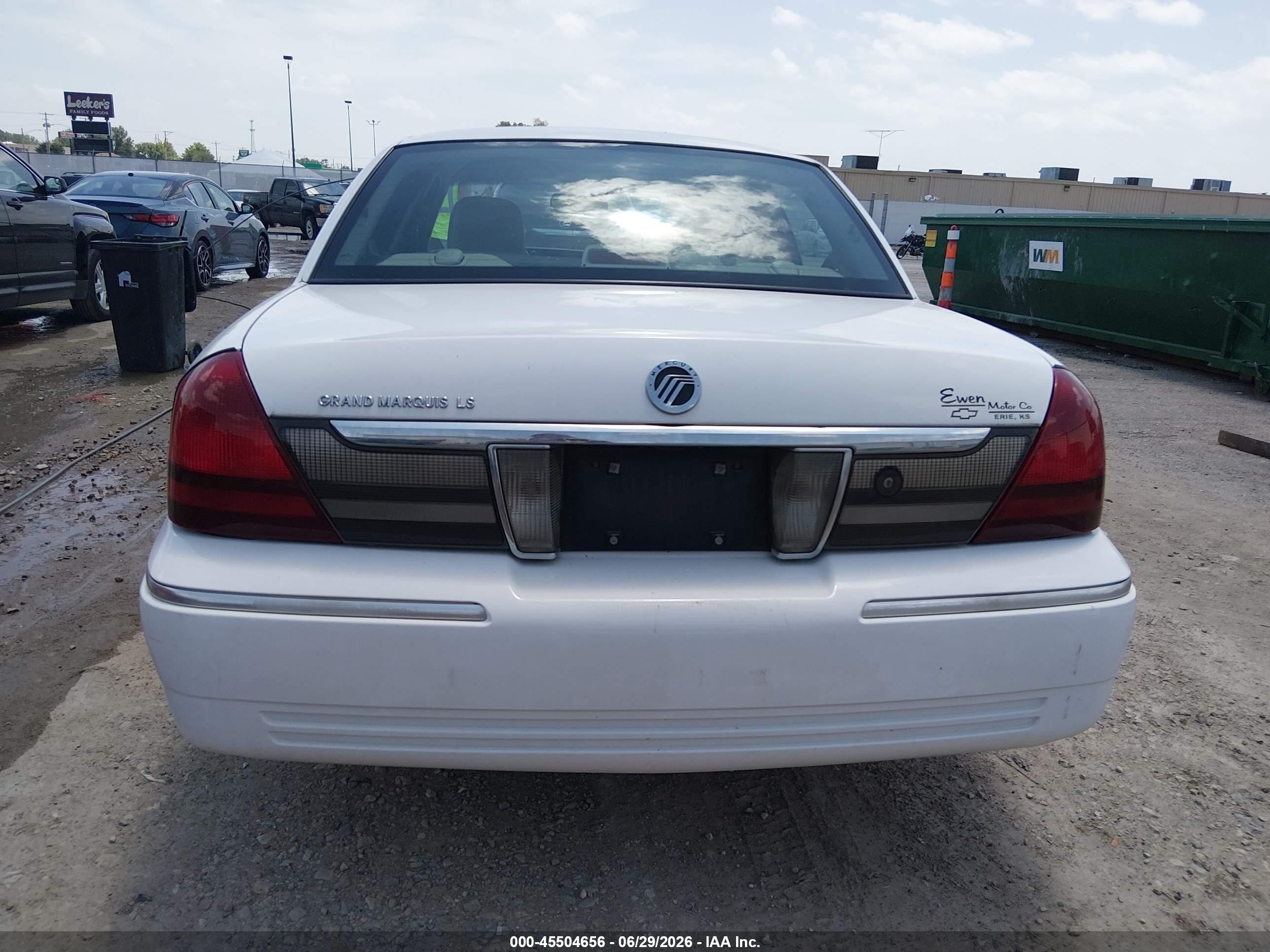 2008 Mercury Grand Marquis Ls White vin: 2MEFM75V28X623353