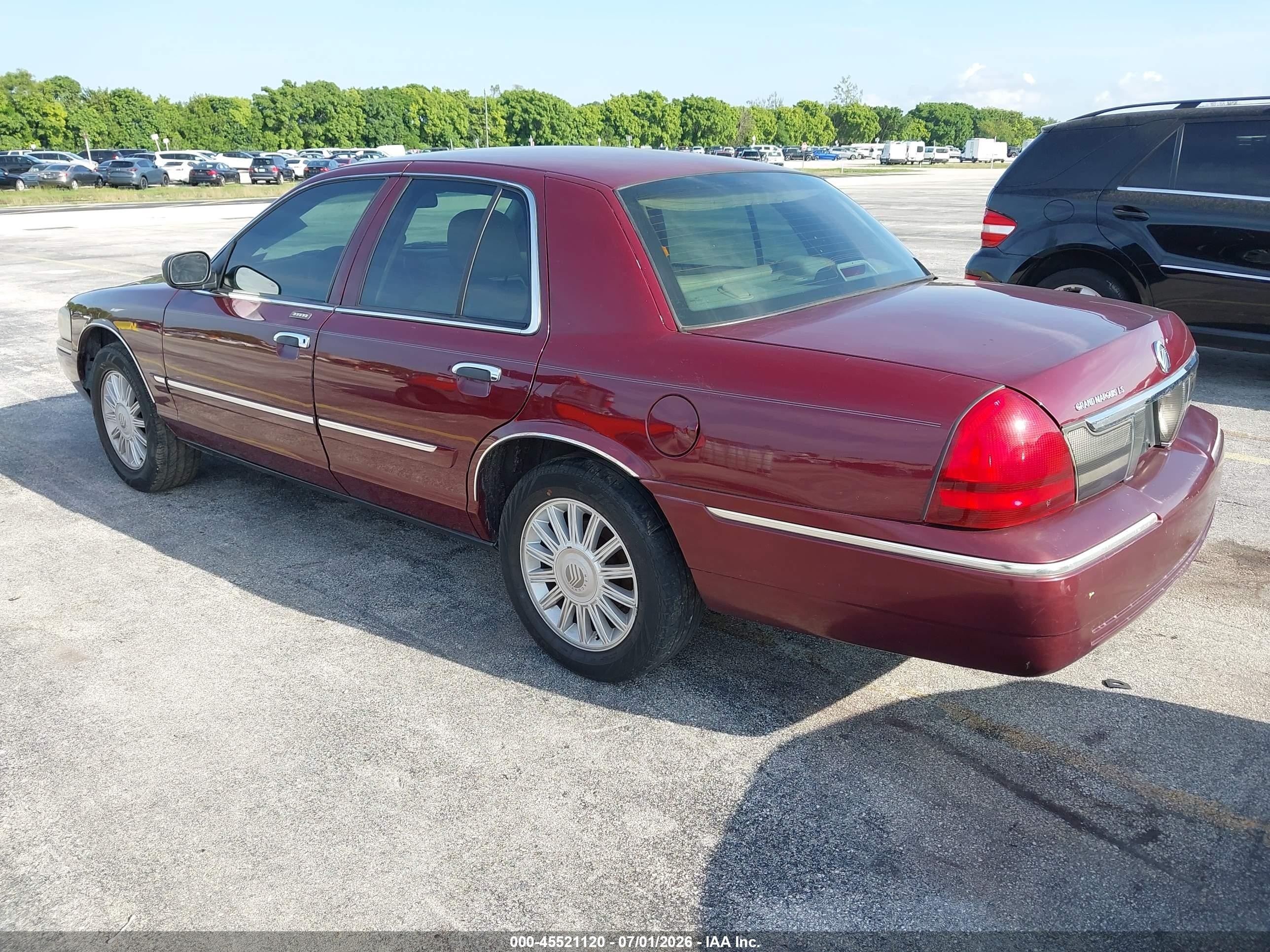 2008 Mercury Grand Marquis Ls Red vin: 2MEFM75V38X661786