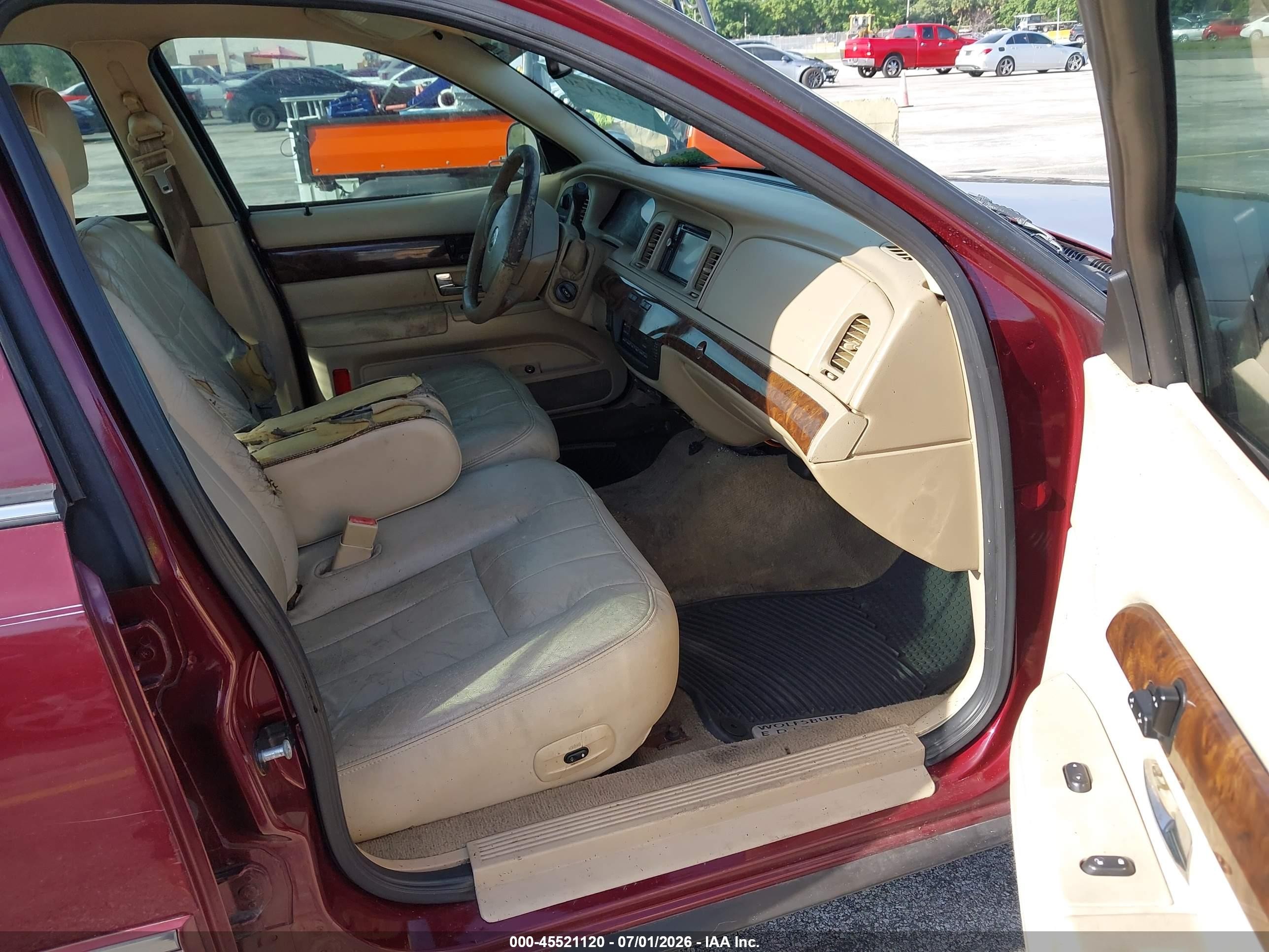2008 Mercury Grand Marquis Ls Red vin: 2MEFM75V38X661786