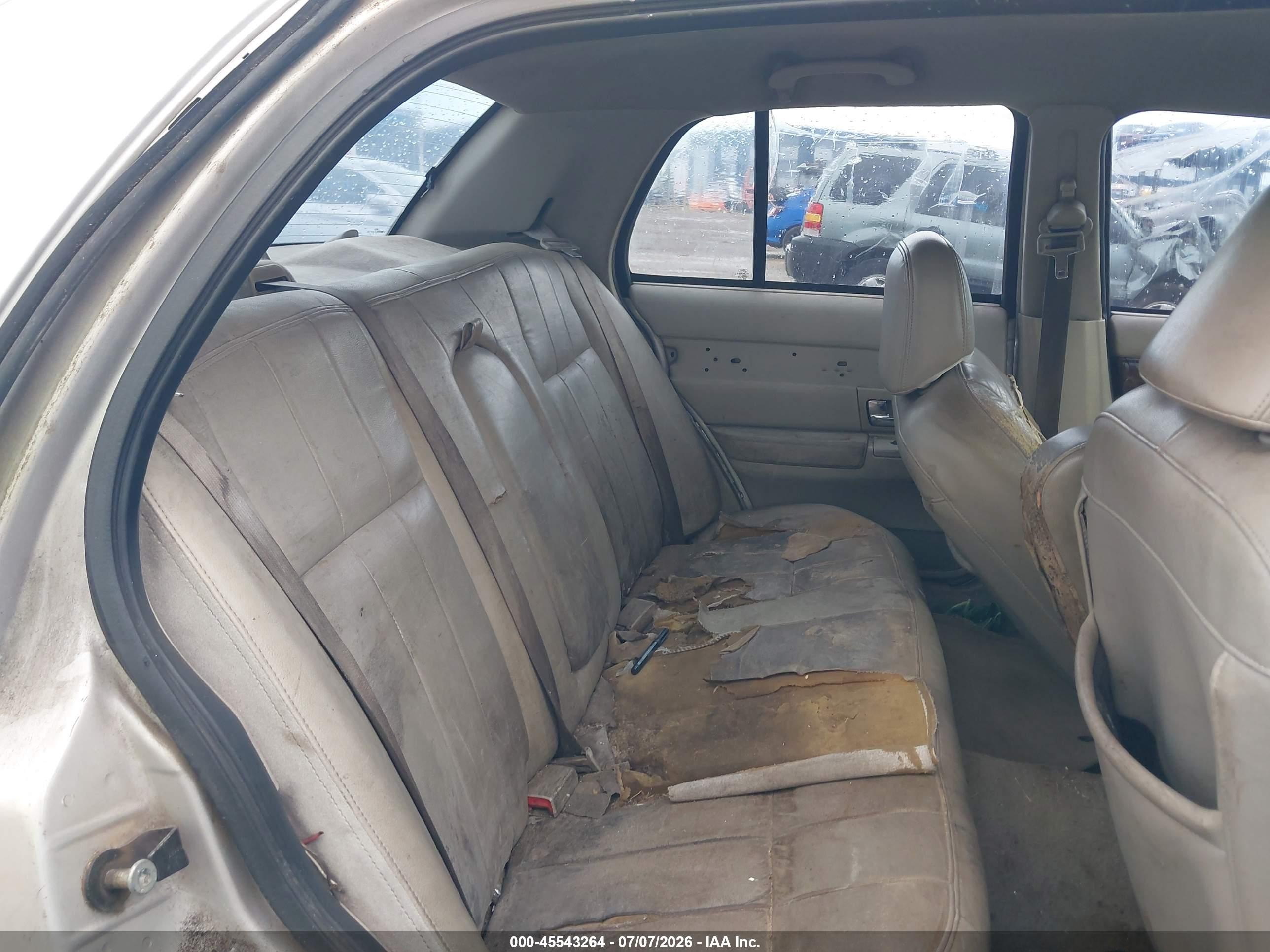 2007 Mercury Grand Marquis Ls Silver vin: 2MEFM75V47X615818