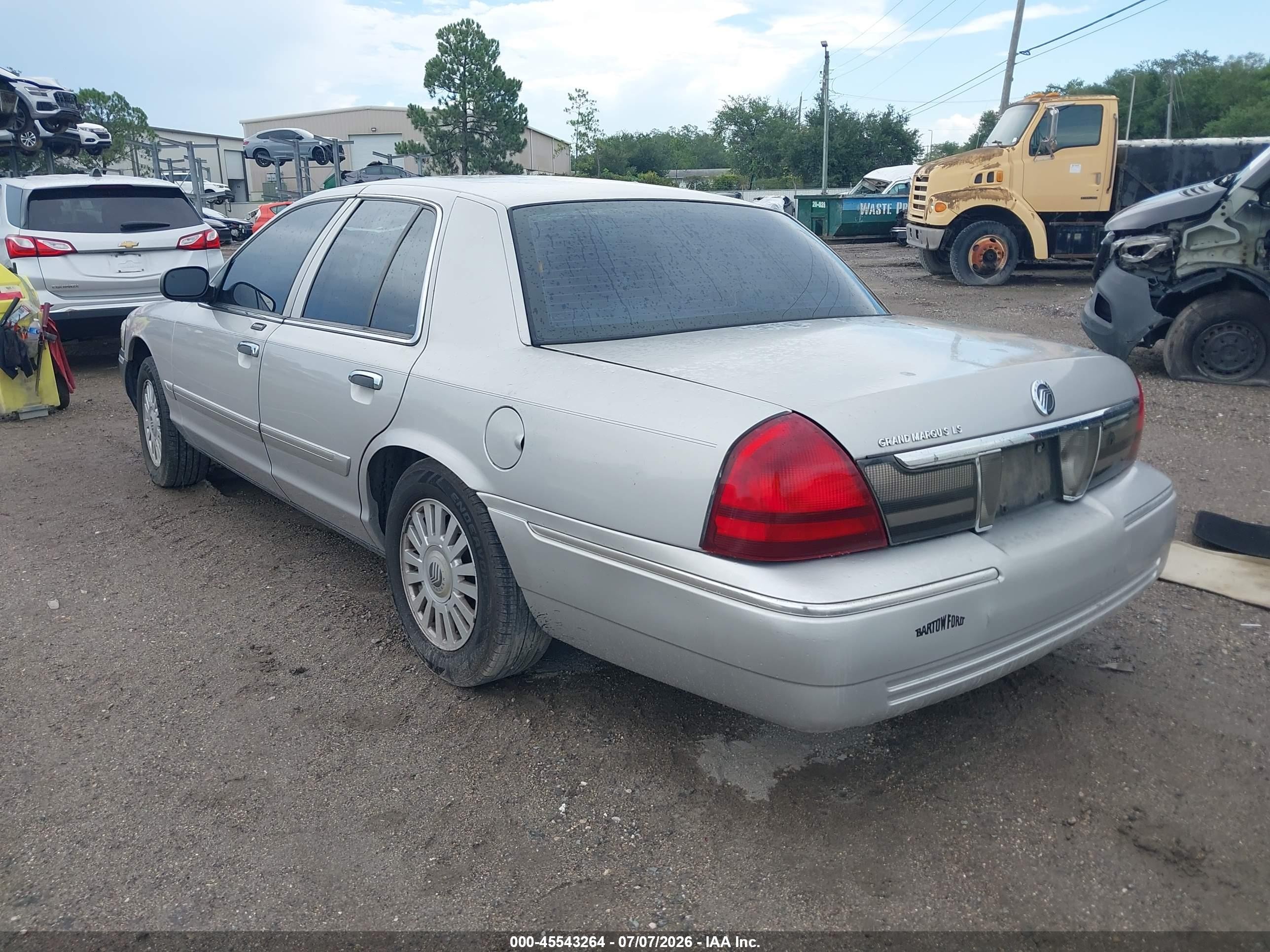 2007 Mercury Grand Marquis Ls Silver vin: 2MEFM75V47X615818