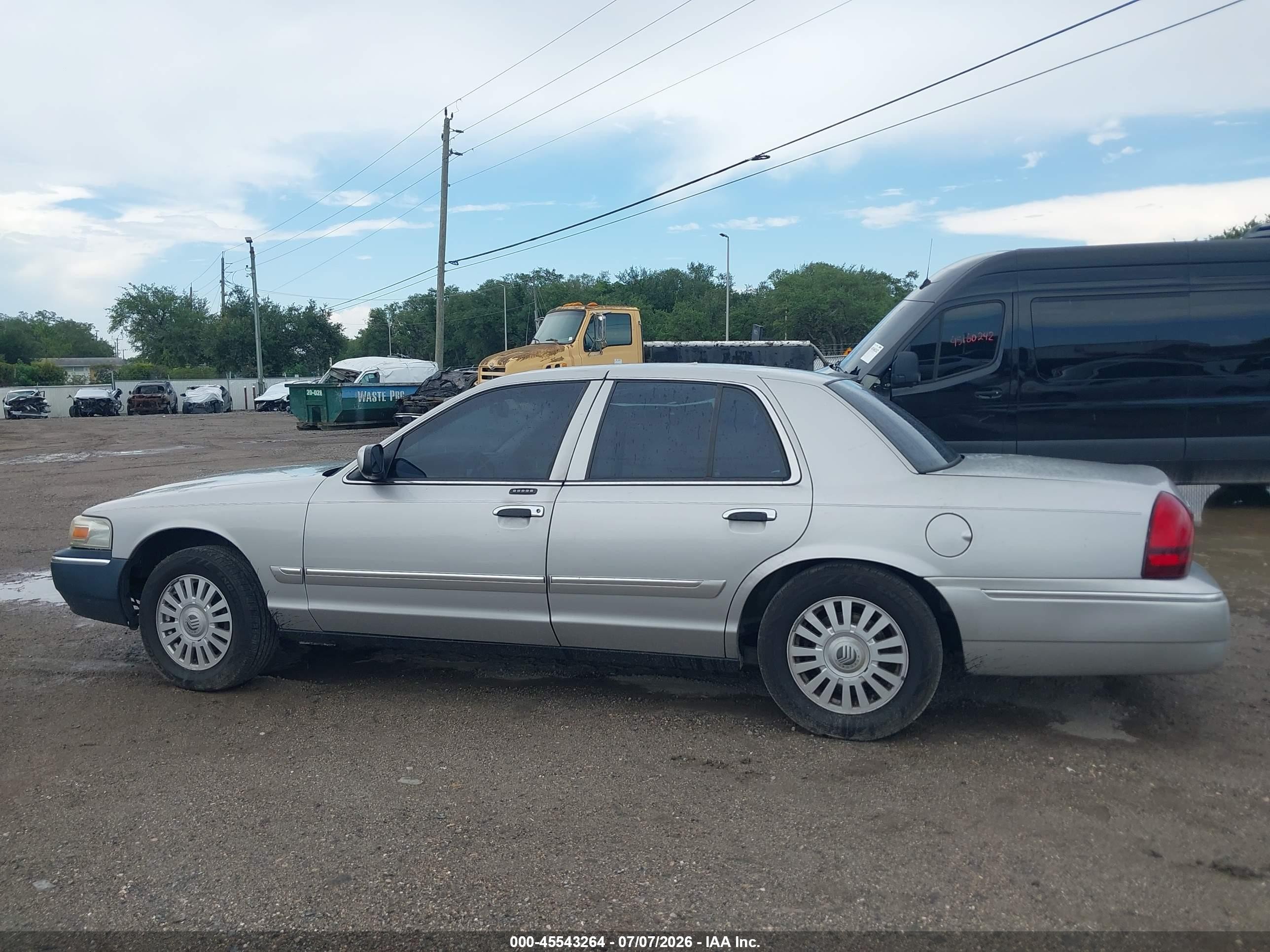 2007 Mercury Grand Marquis Ls Silver vin: 2MEFM75V47X615818