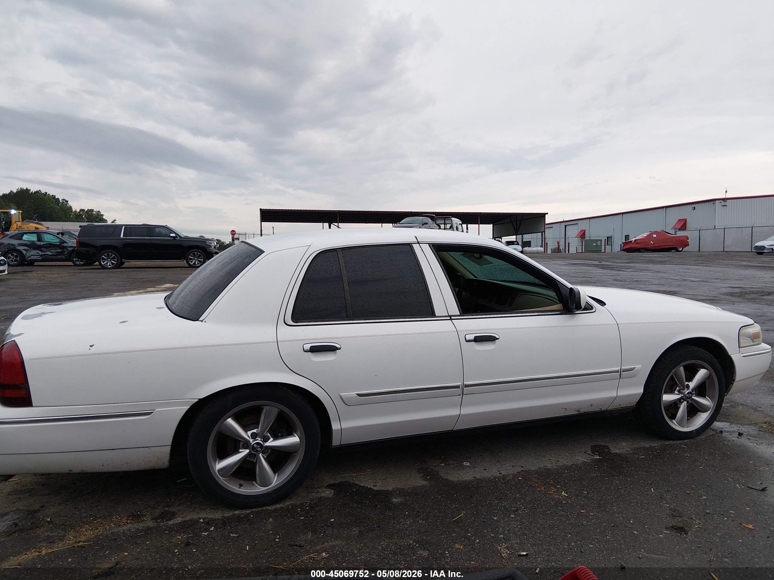 2007 Mercury Grand Marquis Ls White vin: 2MEFM75V47X643912