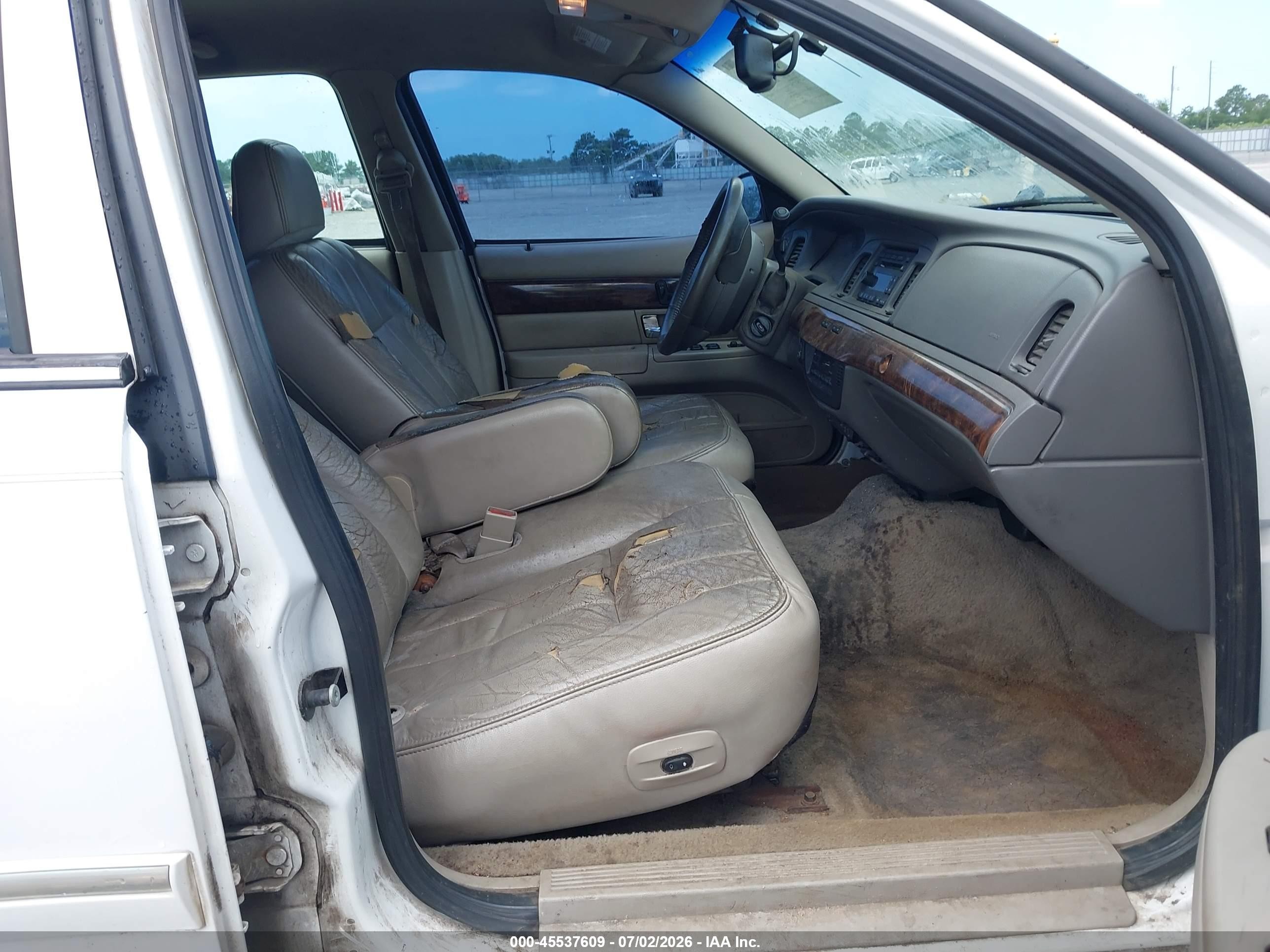 2008 Mercury Grand Marquis Ls White vin: 2MEFM75V48X645855