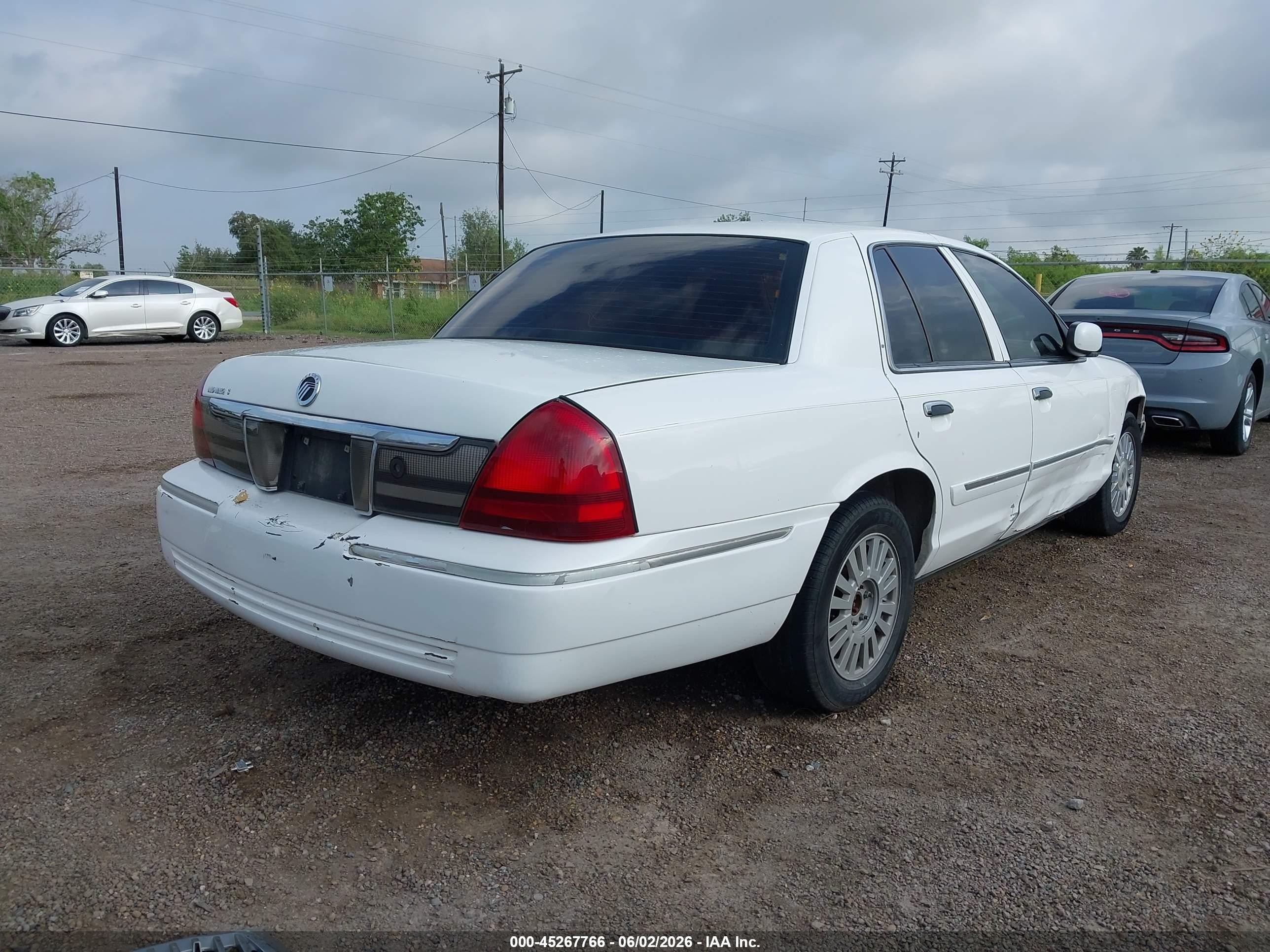 2008 Mercury Grand Marquis Ls White vin: 2MEFM75V58X635996
