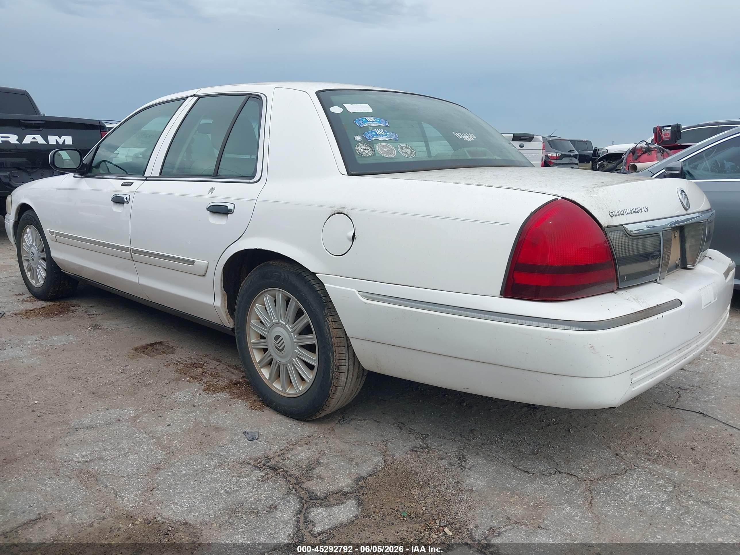 2008 Mercury Grand Marquis Ls White vin: 2MEFM75V58X653592