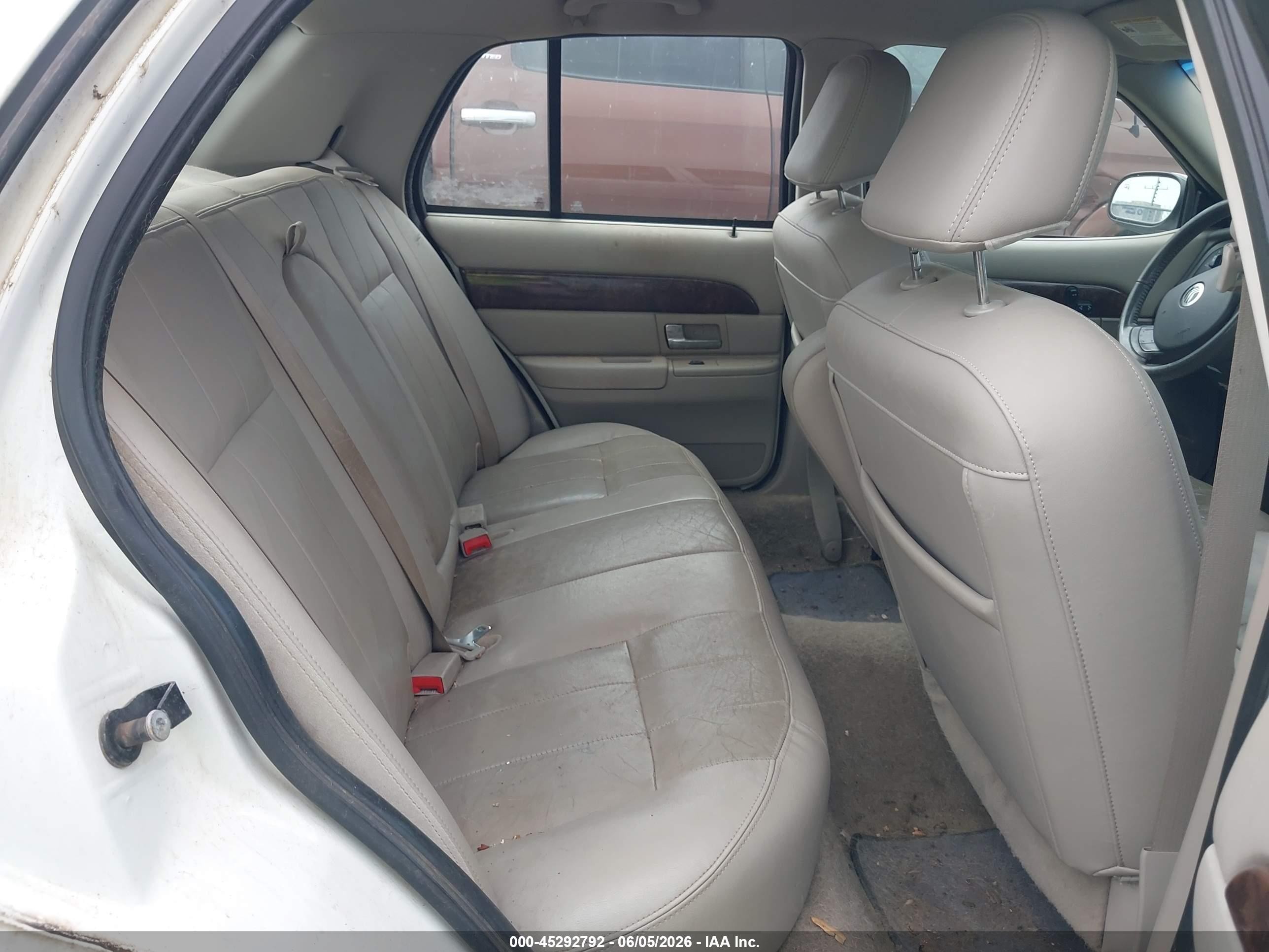 2008 Mercury Grand Marquis Ls White vin: 2MEFM75V58X653592