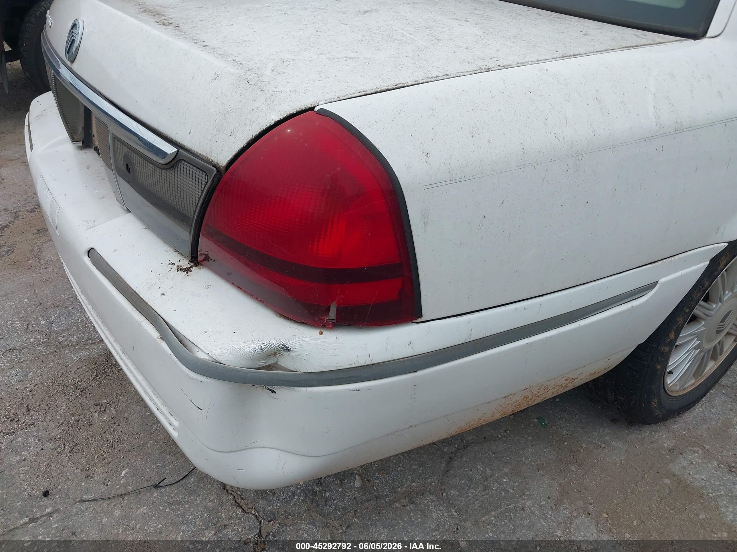 2008 Mercury Grand Marquis Ls White vin: 2MEFM75V58X653592
