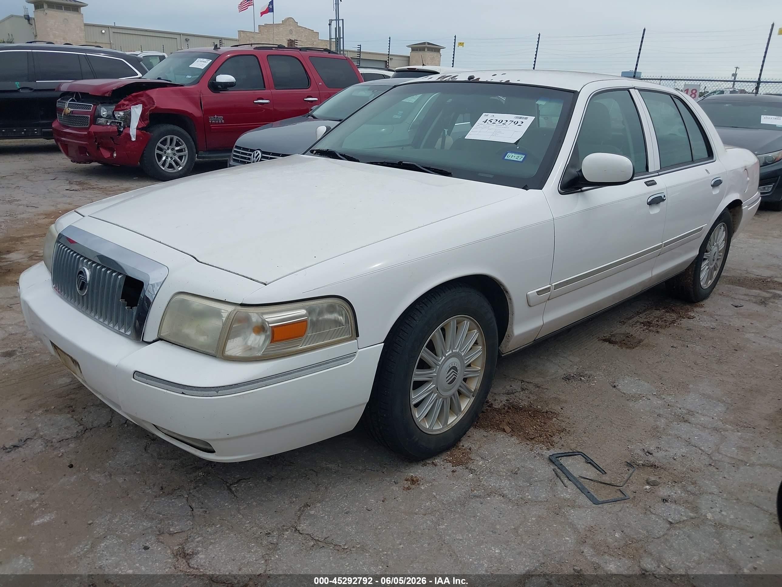 2008 Mercury Grand Marquis Ls White vin: 2MEFM75V58X653592