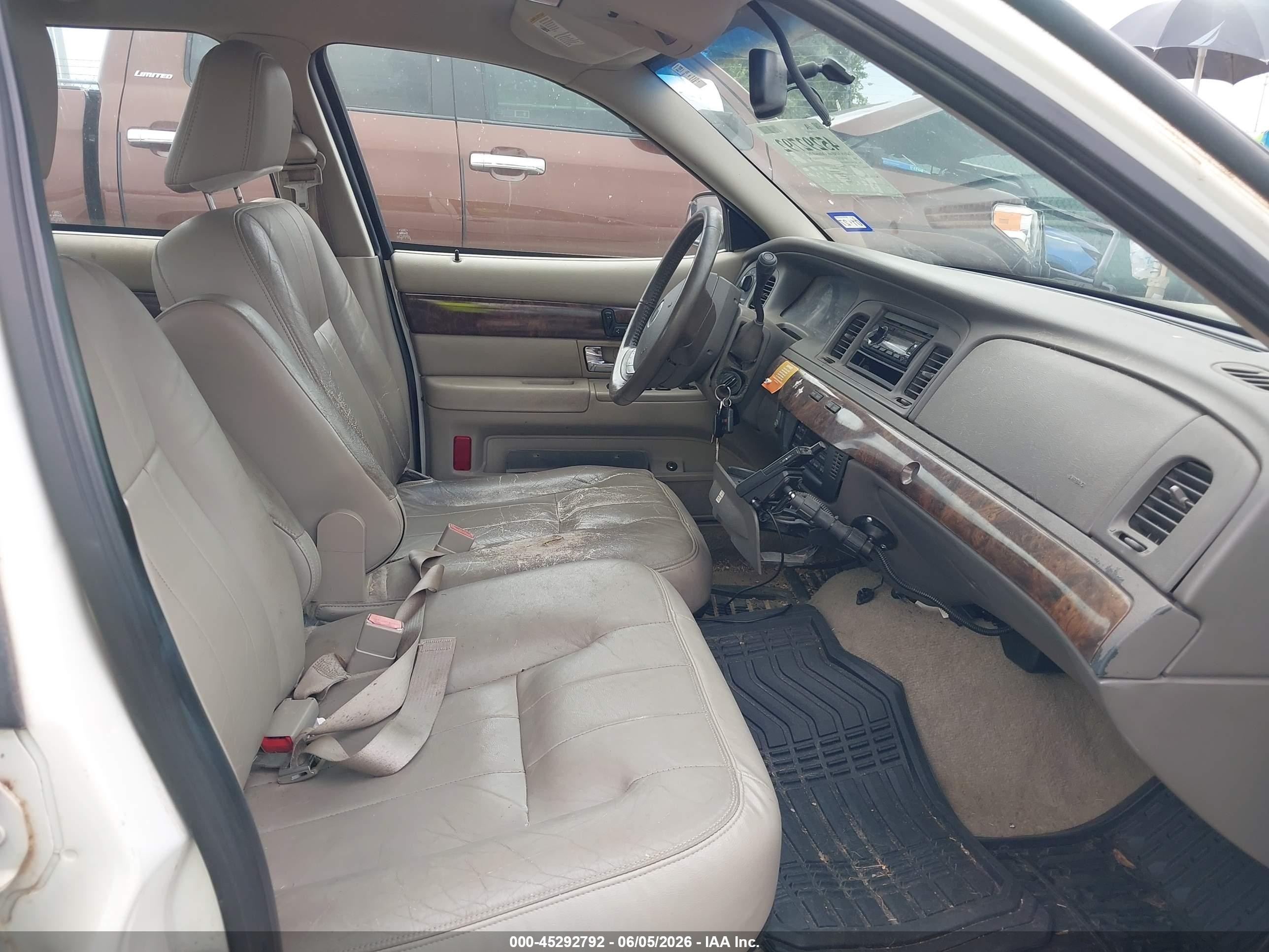 2008 Mercury Grand Marquis Ls White vin: 2MEFM75V58X653592