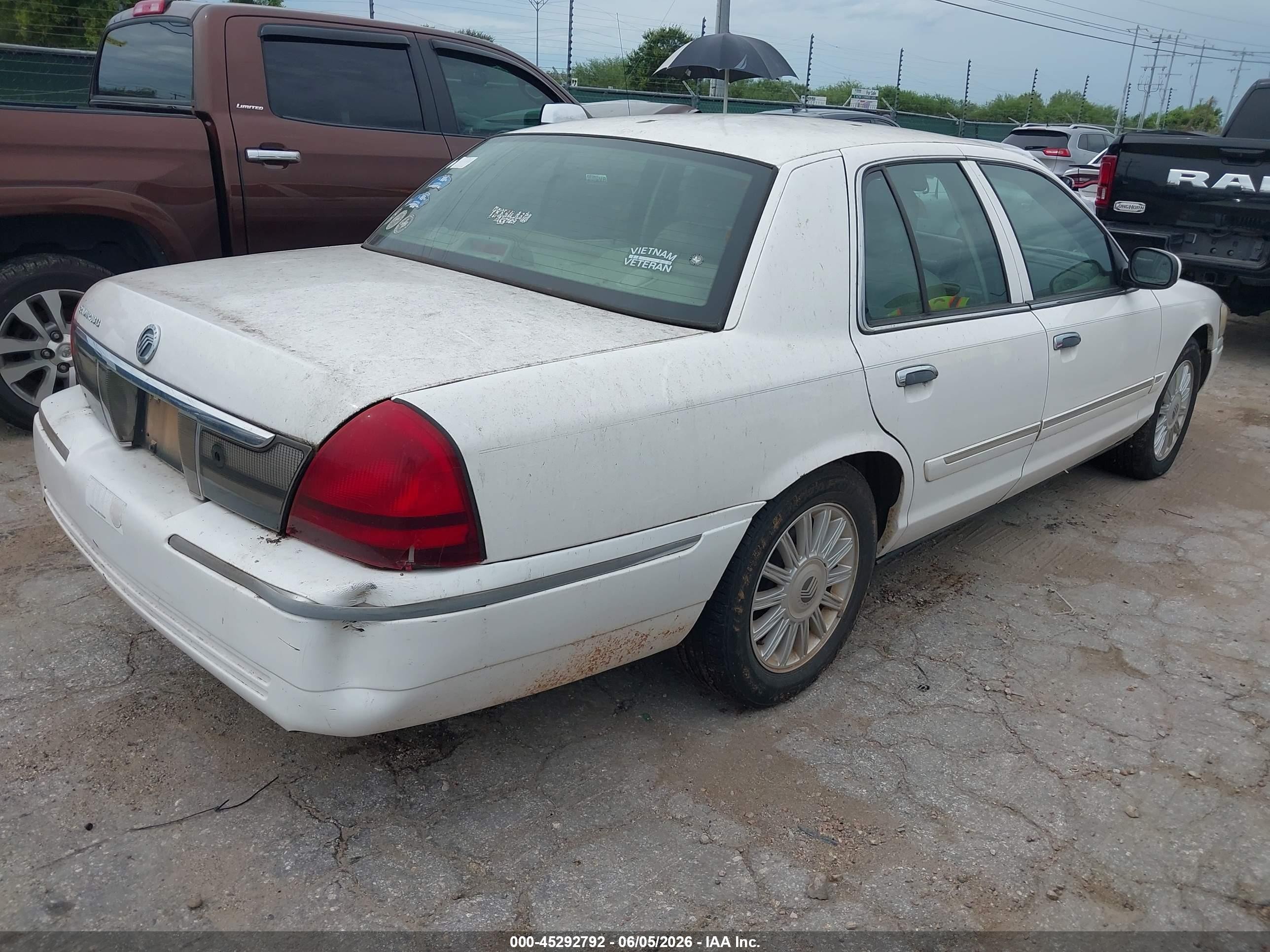 2008 Mercury Grand Marquis Ls White vin: 2MEFM75V58X653592