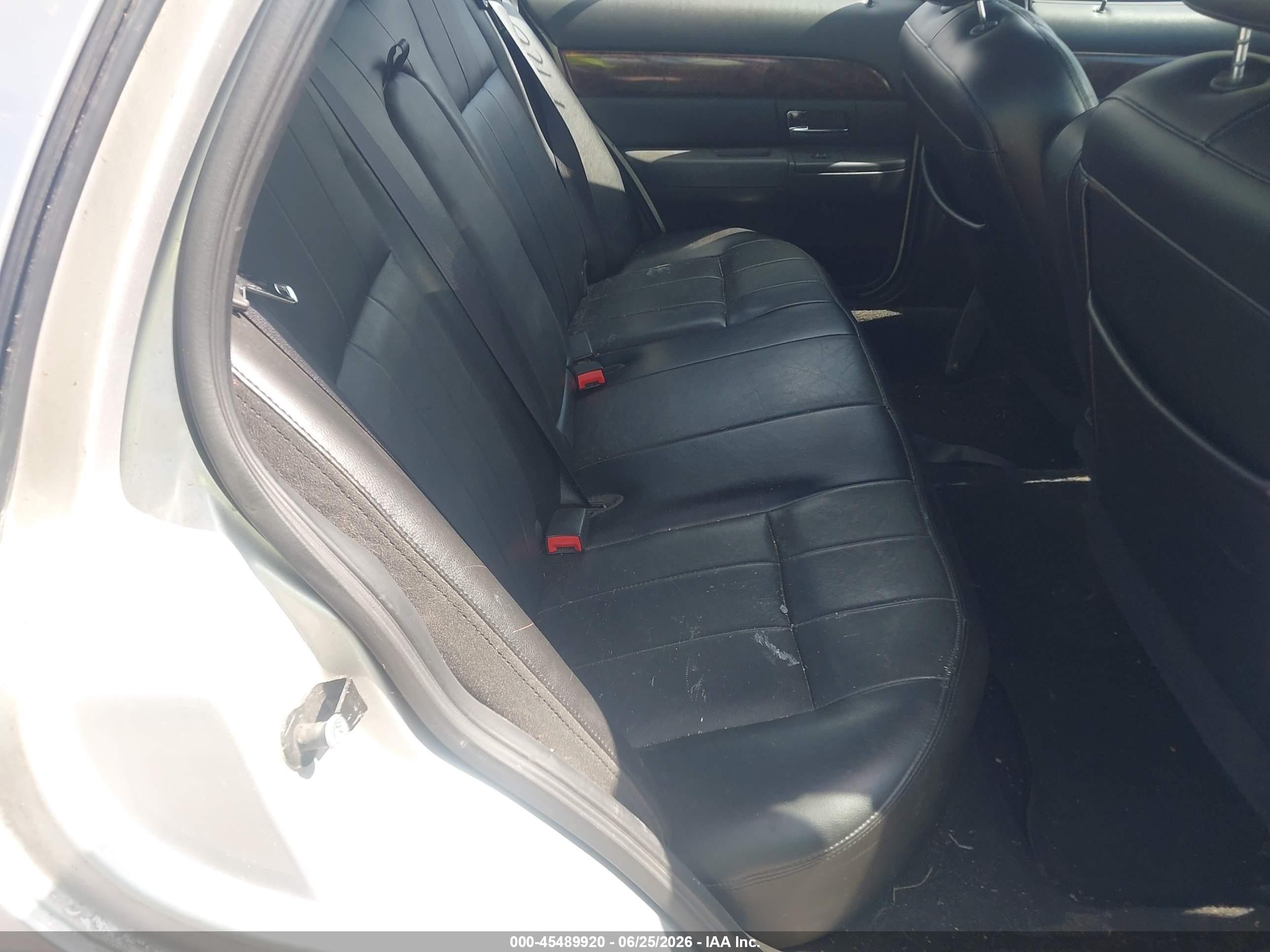 2007 Mercury Grand Marquis Ls Silver vin: 2MEFM75V67X615027