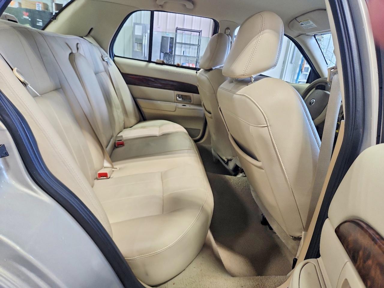 2007 Mercury Grand Marquis Ls Silver vin: 2MEFM75V67X631454