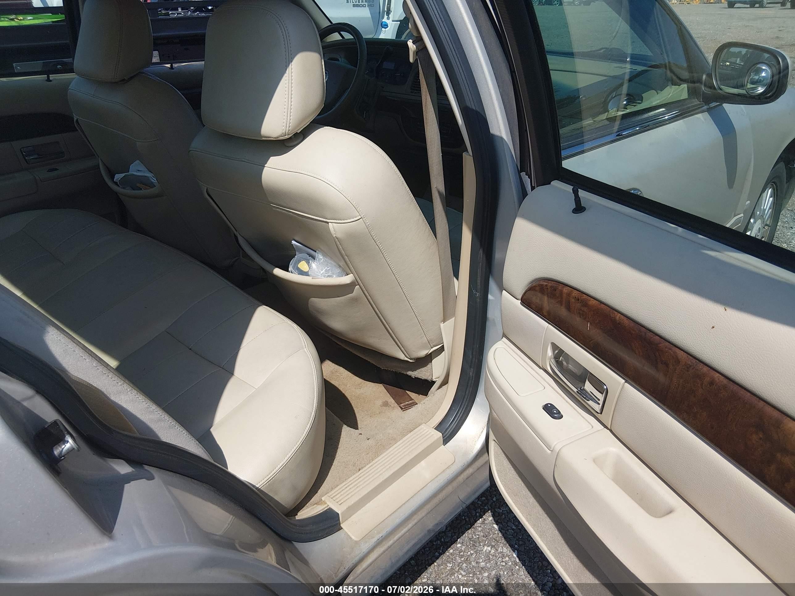 2007 Mercury Grand Marquis Ls Gold vin: 2MEFM75V87X640270