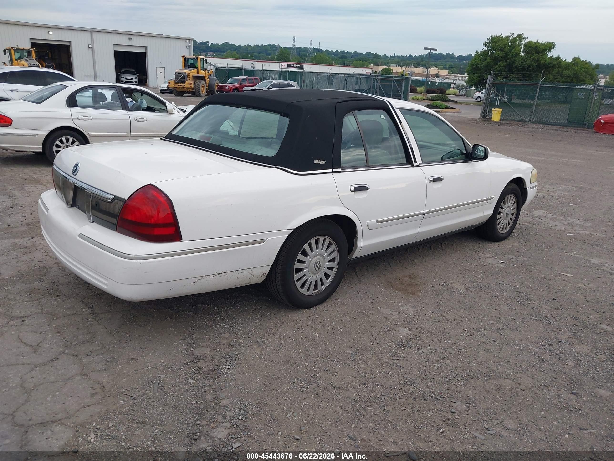 2008 Mercury Grand Marquis Ls White vin: 2MEFM75V88X600854